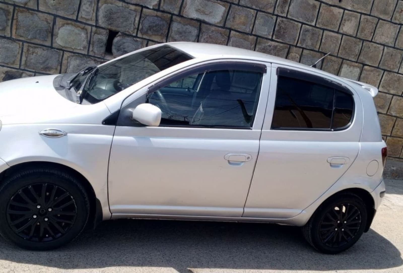 2004 TOYOTA VITZ โ photo 4