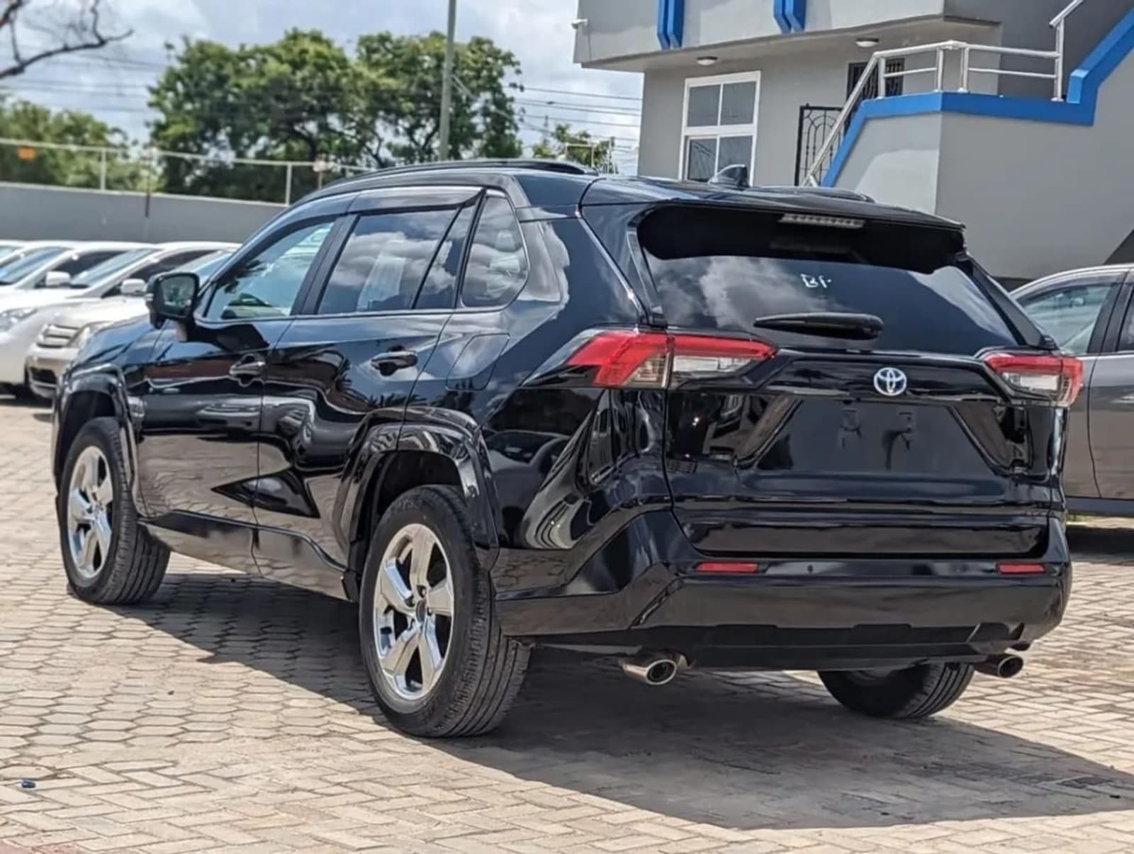 2023 Toyota Rav4 Hybrid — photo 2