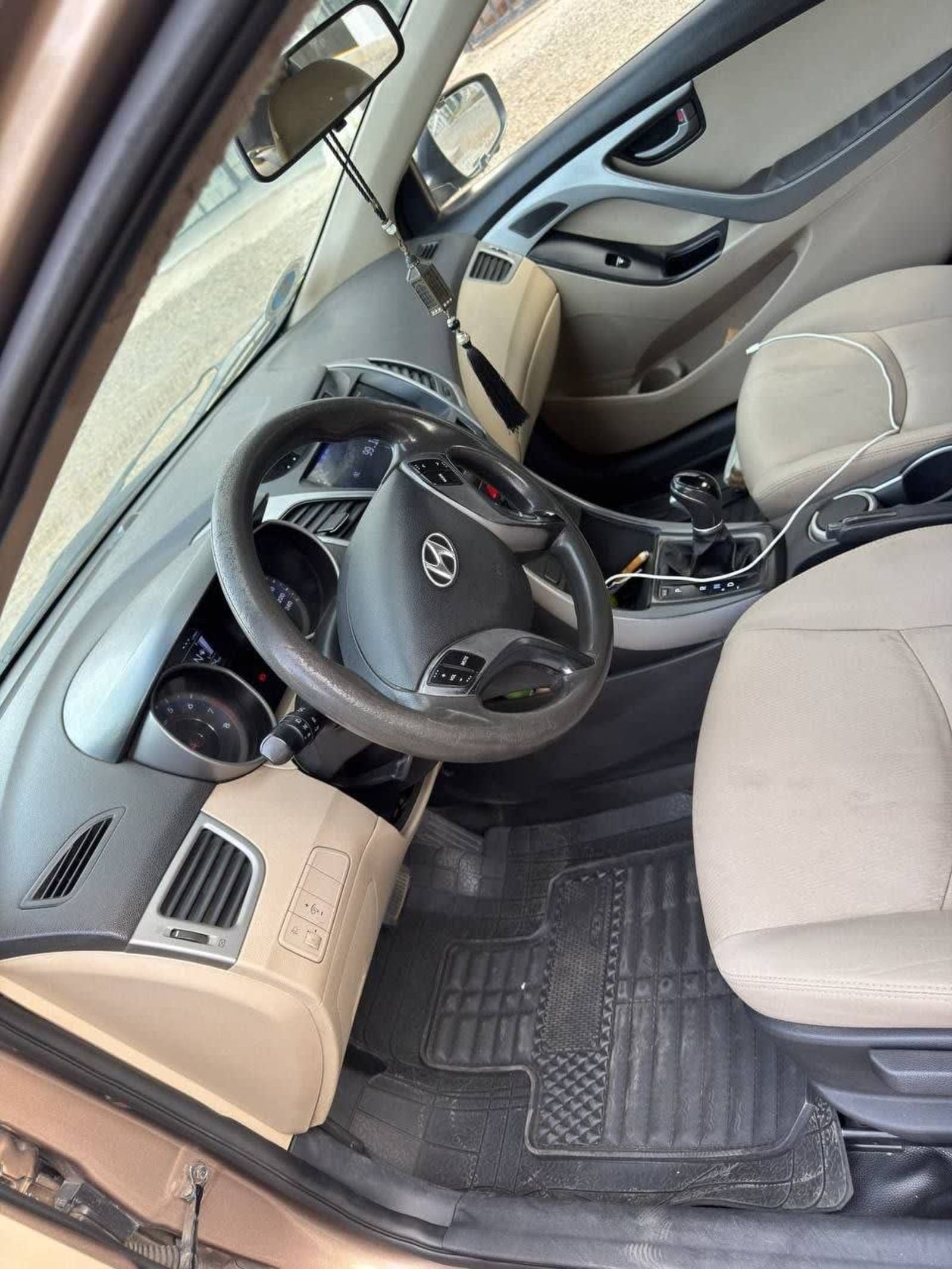 2014 Hyundai Elantra — photo 2