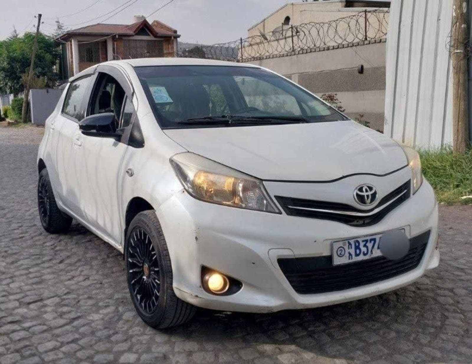 2014 Toyota YARIS Joila — photo 5