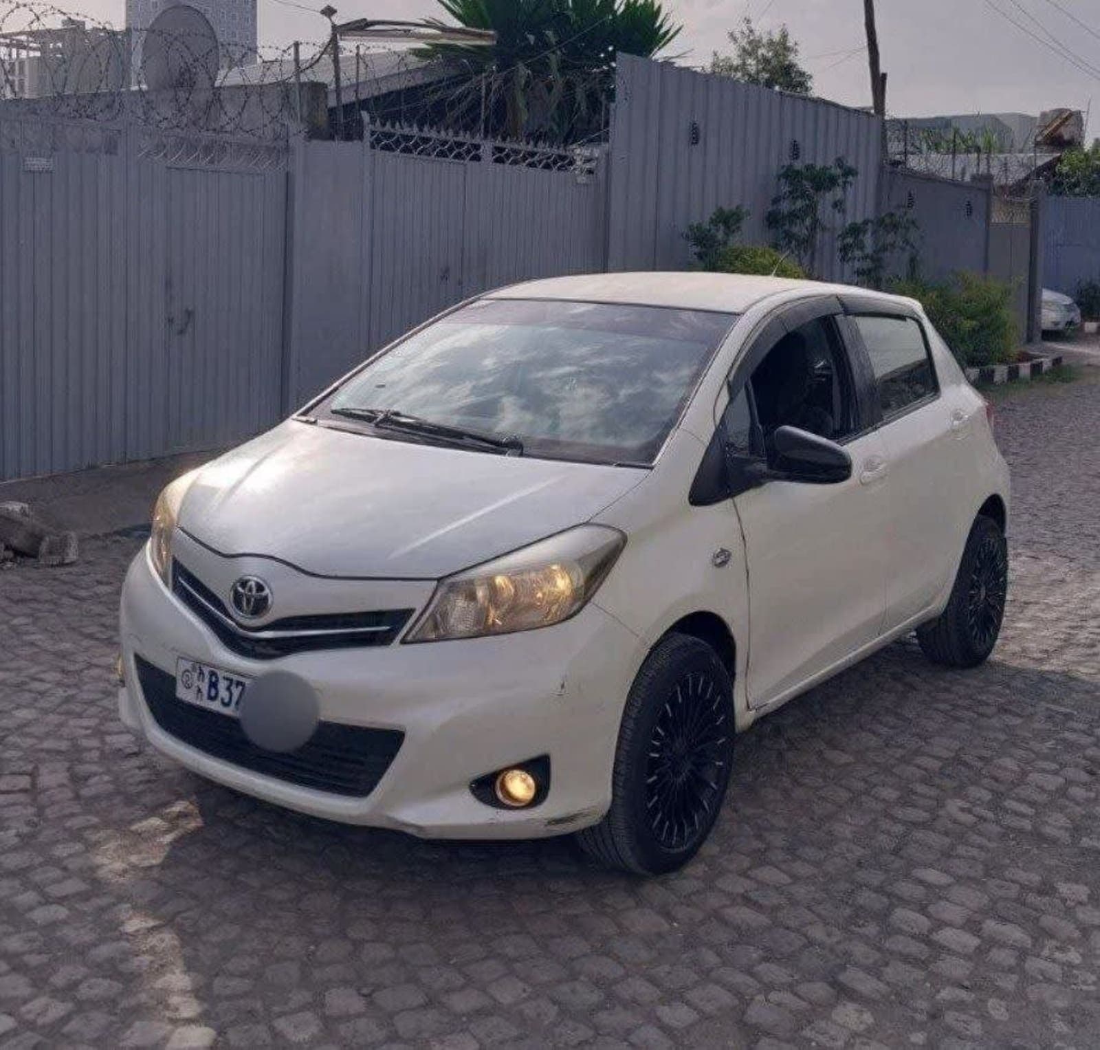2014 Toyota YARIS Joila — photo 6