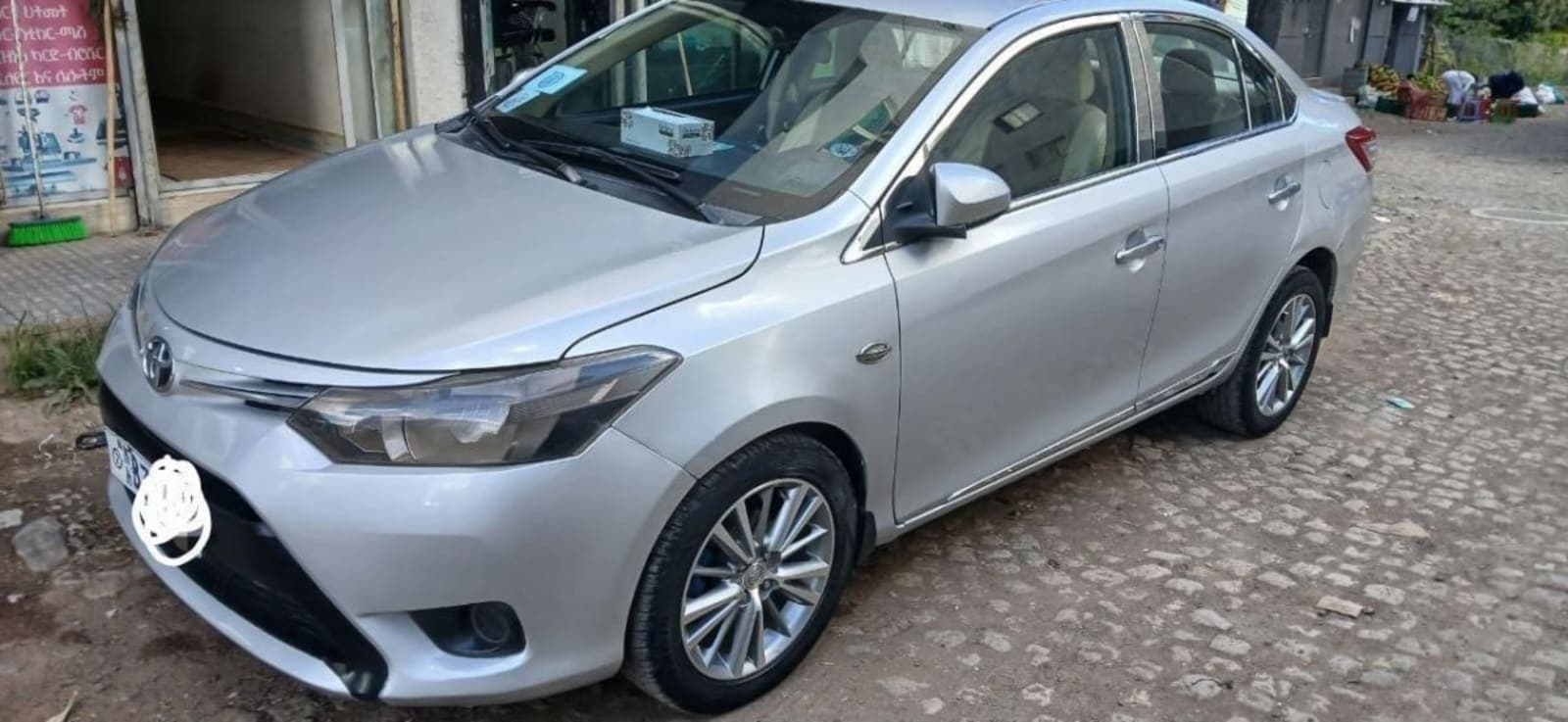 2015 Toyota Yaris โ photo 3