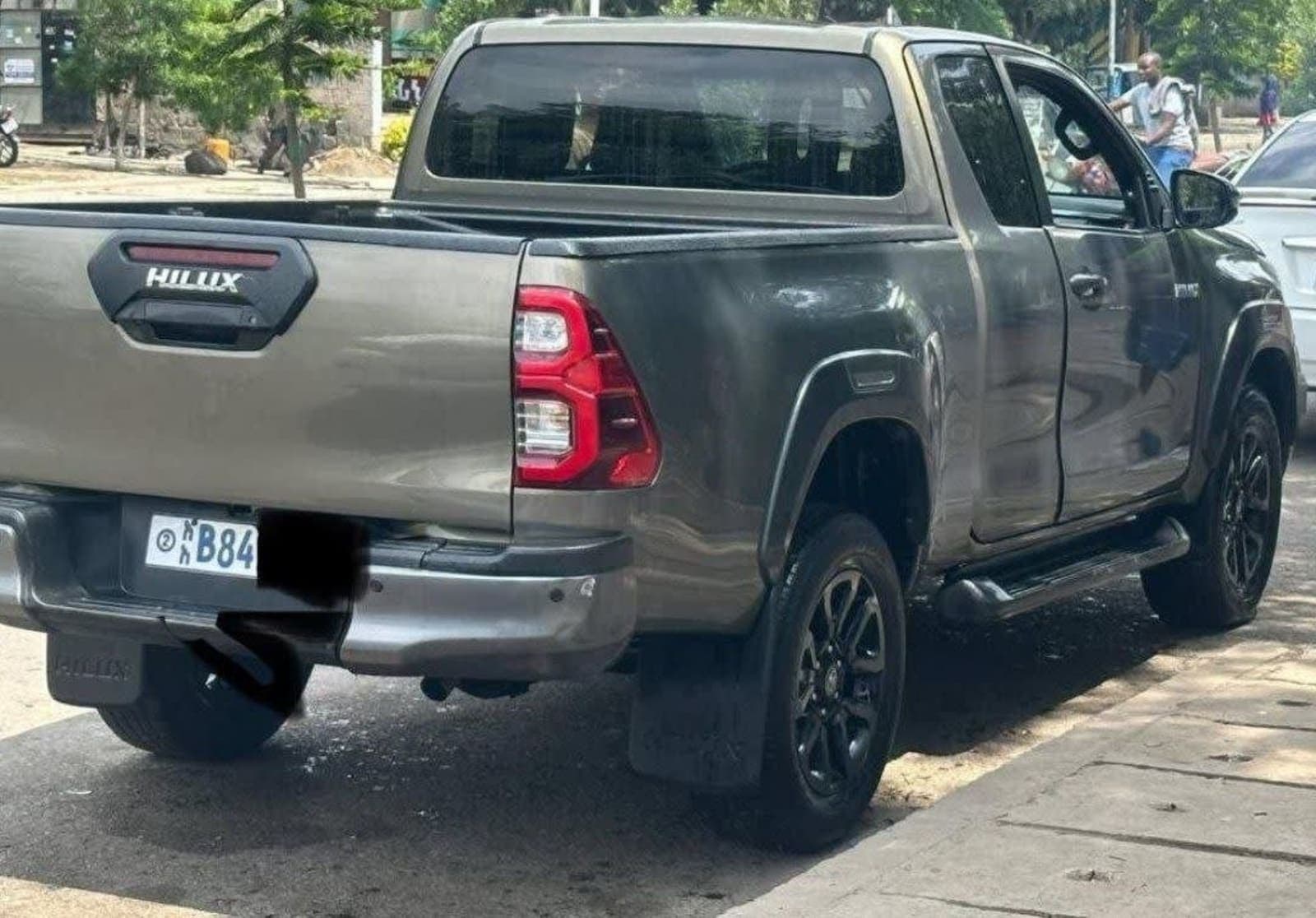 2021 Toyota Invincible King Cab — photo 3