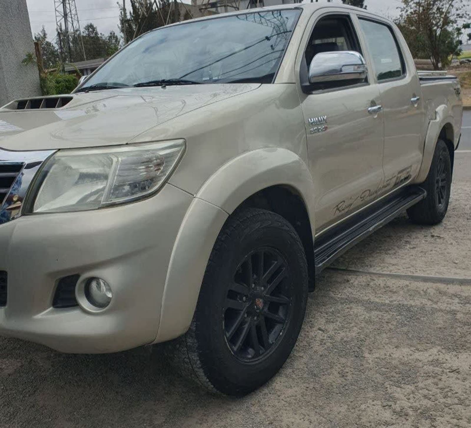 2016 TOYOTA HILUX Double-Cab — photo 3