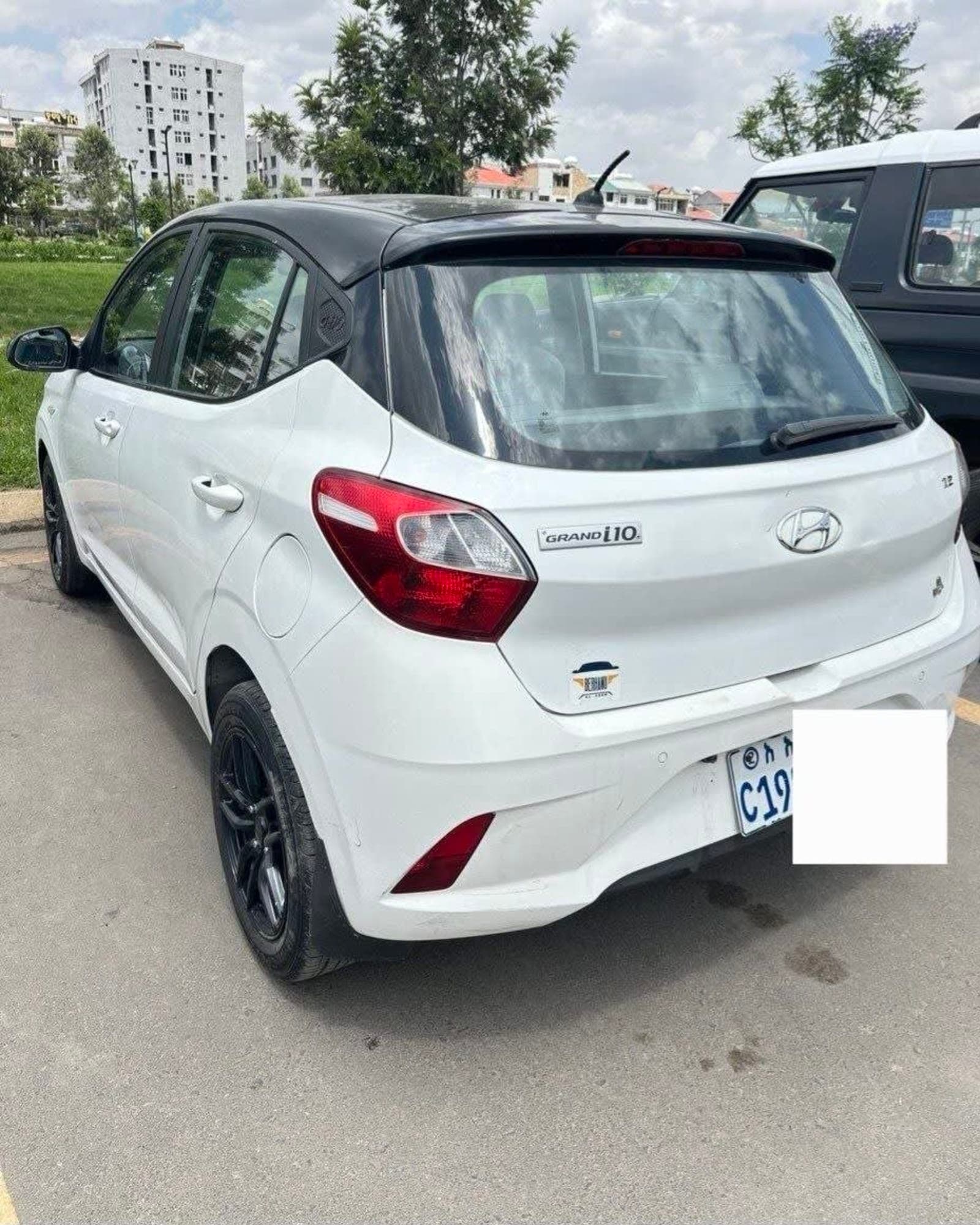 2022 Hyundai Grand i10 — photo 2