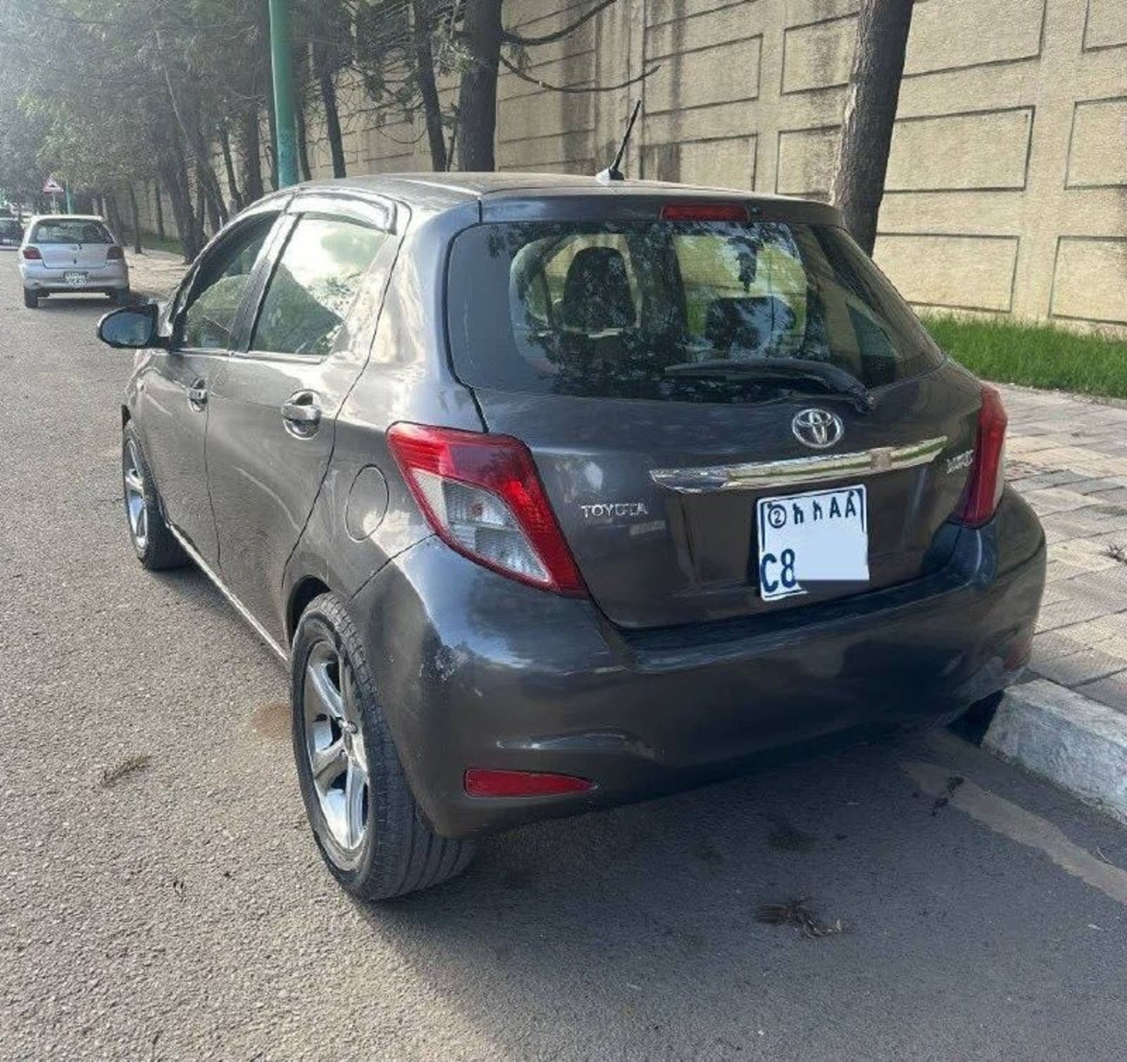 2012 Toyota Yaris compact — photo 4