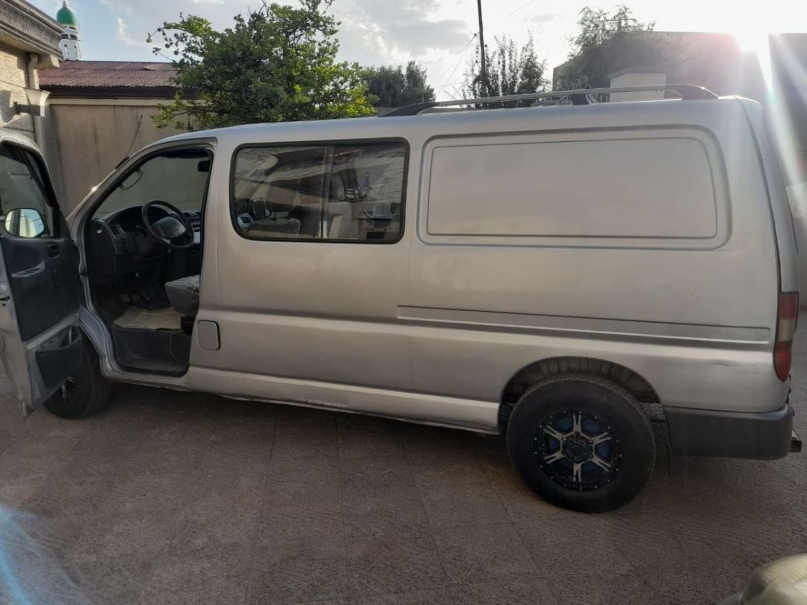 2003 Toyota D4D van