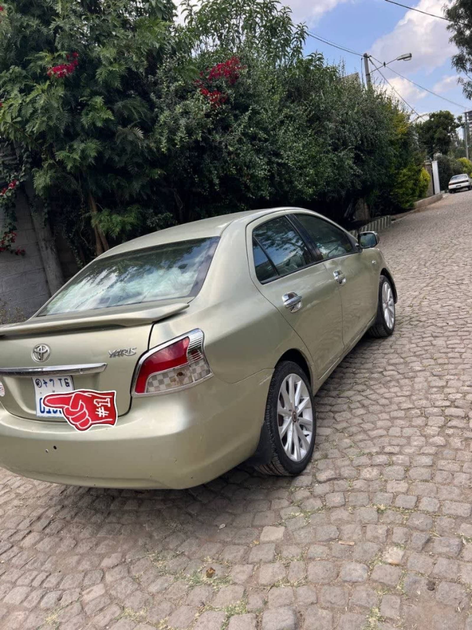 2008 Toyota Yaris Sedan — photo 2