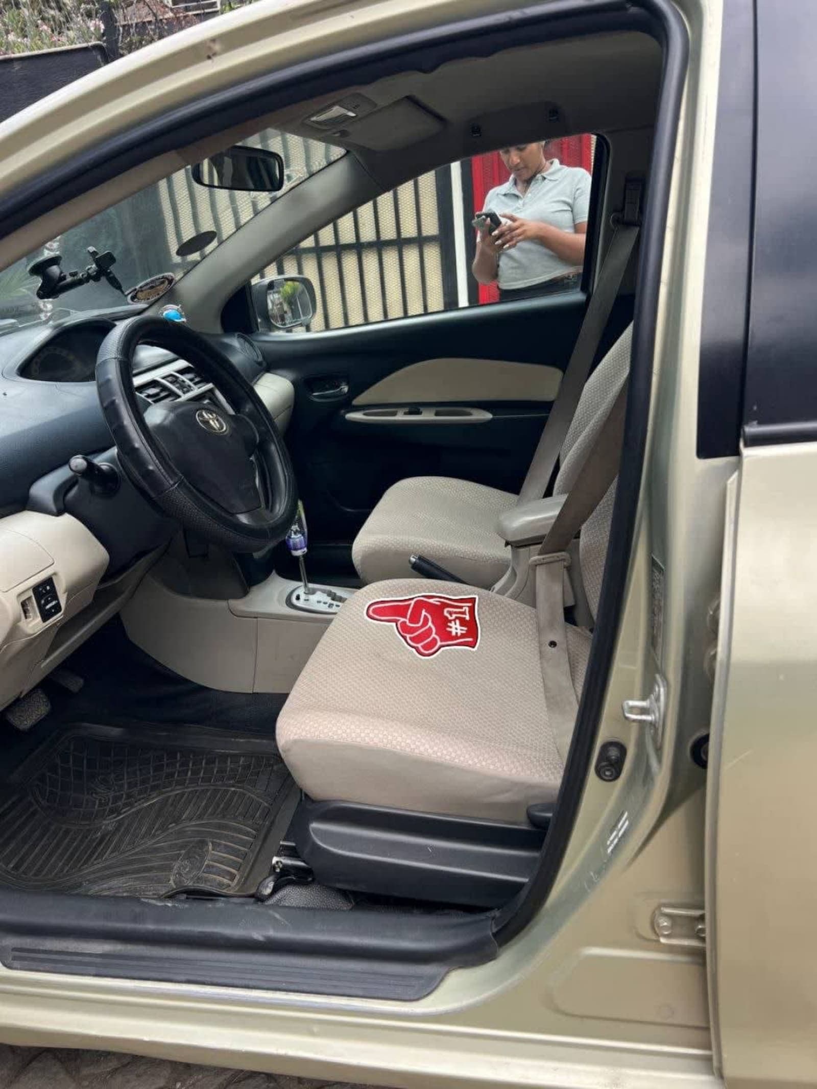2008 Toyota Yaris Sedan — photo 6