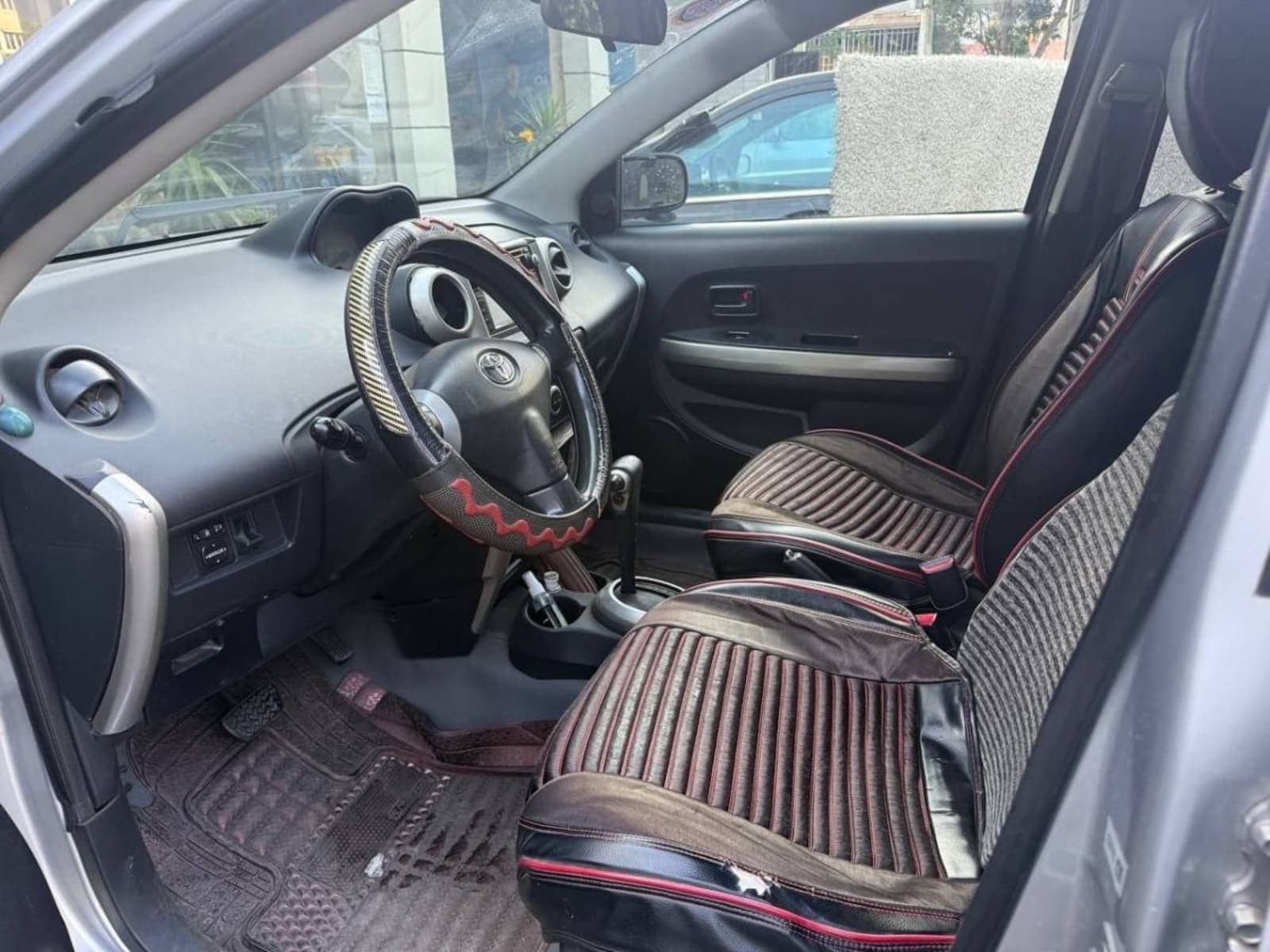 2002 Toyota Corolla ist — photo 2