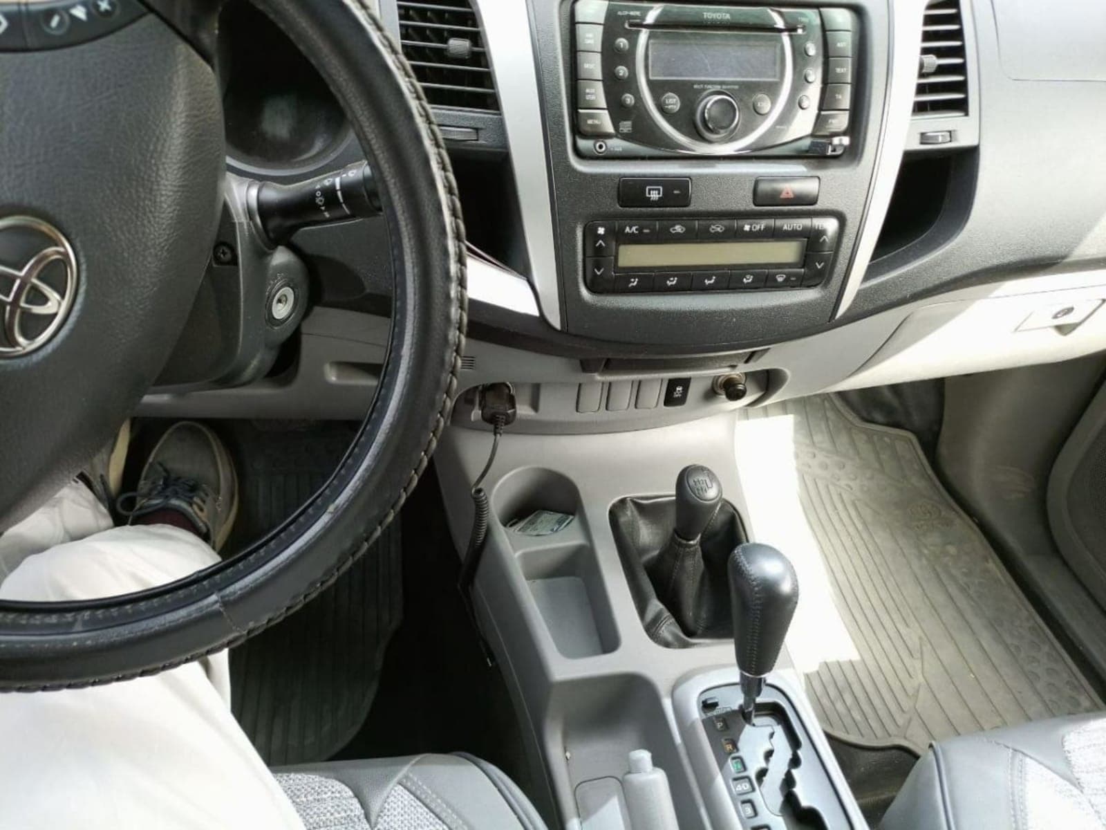 2011 Toyota Hilux Double Cab — photo 3