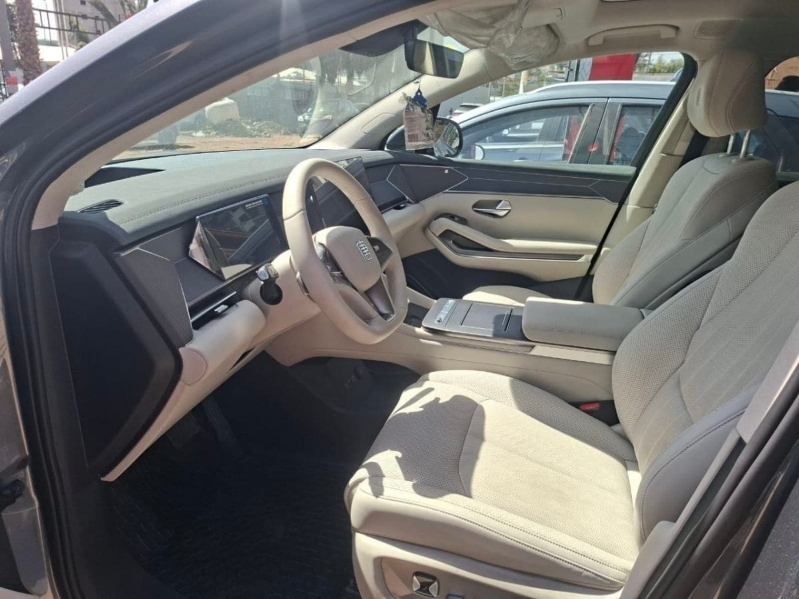 2025 BYD Tang — photo 2