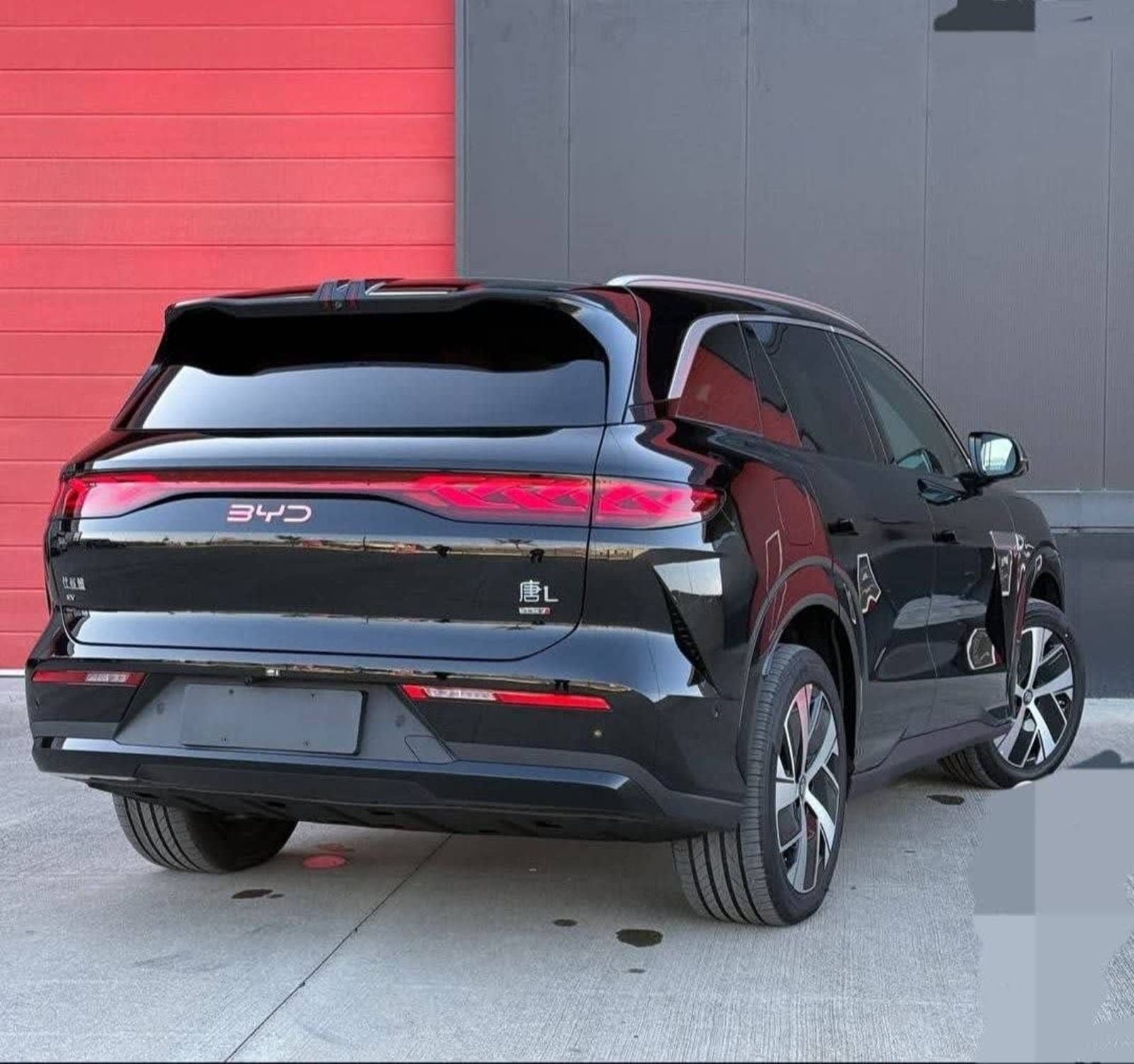 2025 BYD Tang — photo 3