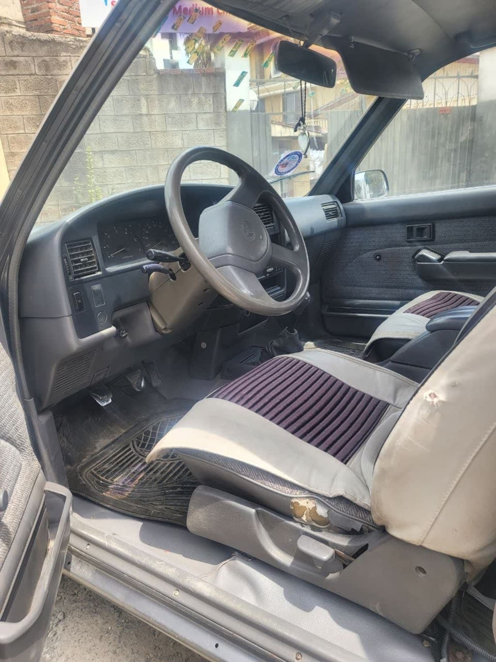 Toyota 3Y Hilux Double Cab โ photo 2