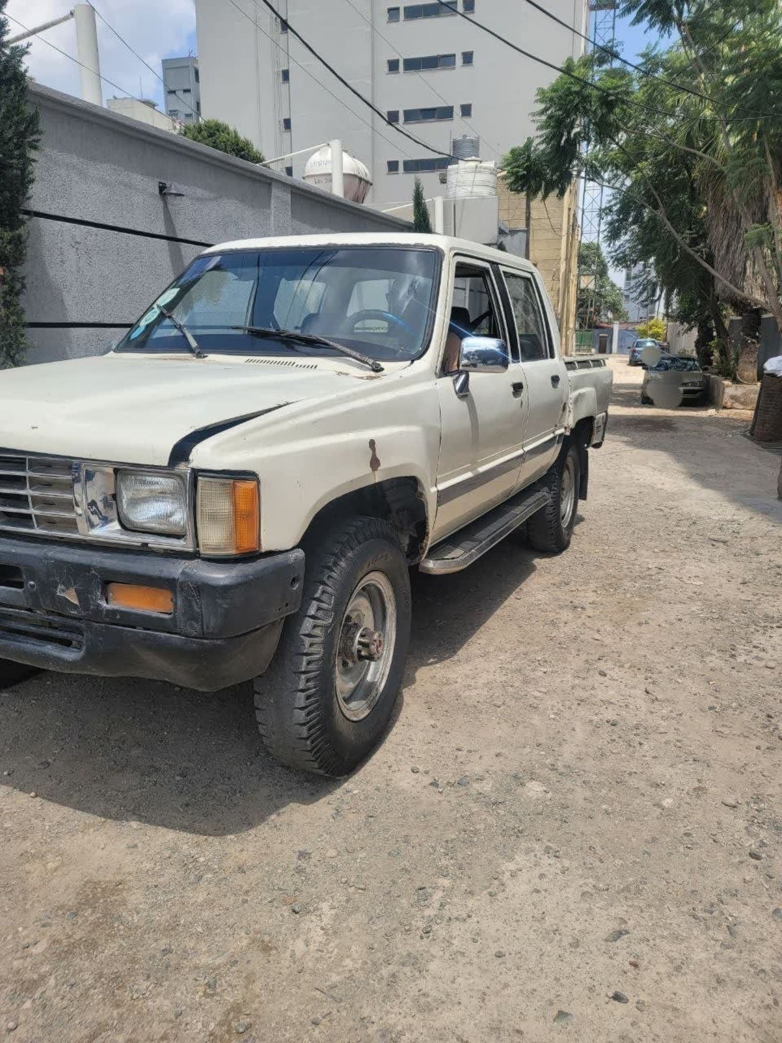 1987 Toyota 3Y Hilux Double Cab — photo 4