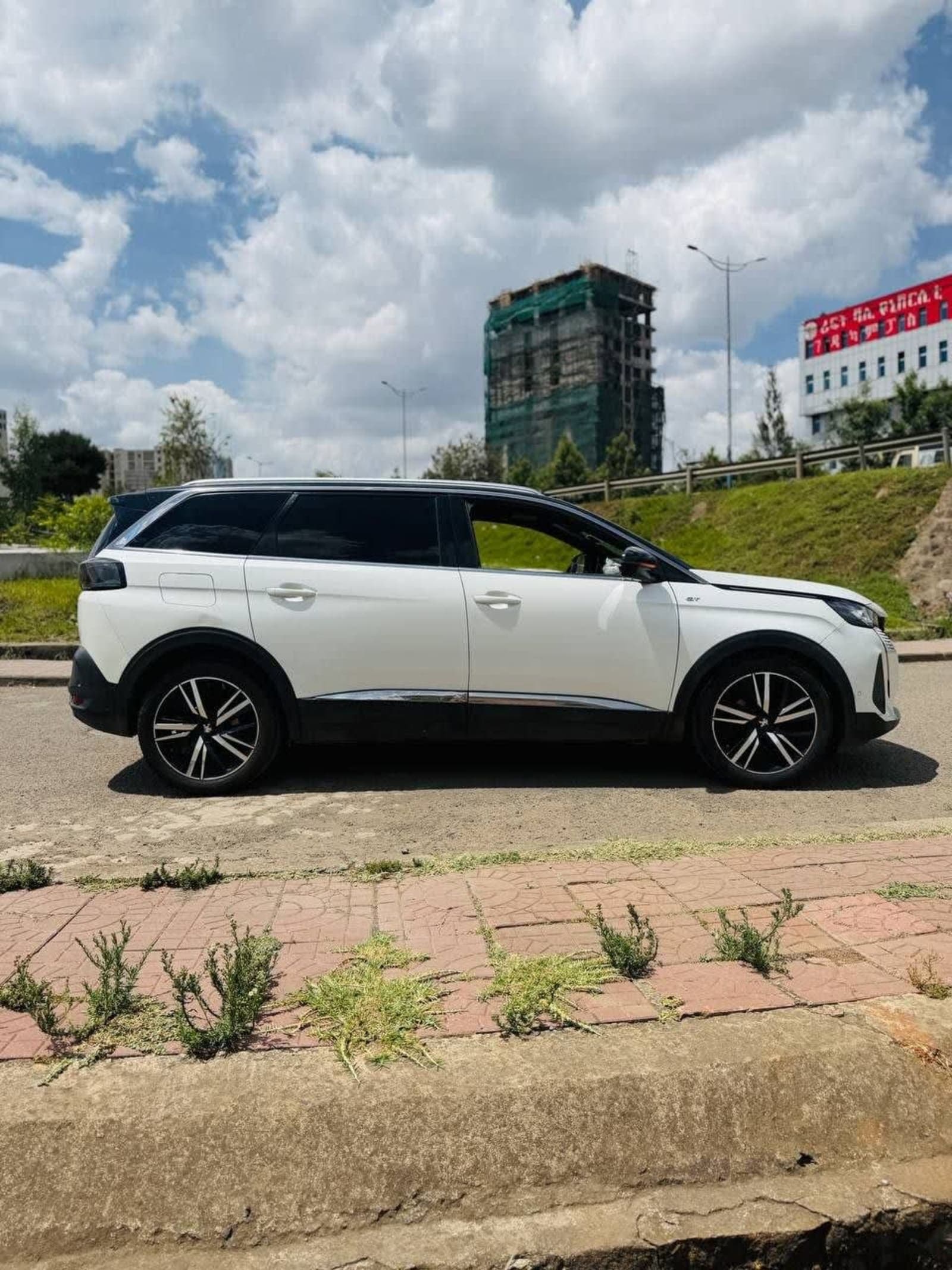 2021 Peugeot 5008 GT — photo 6