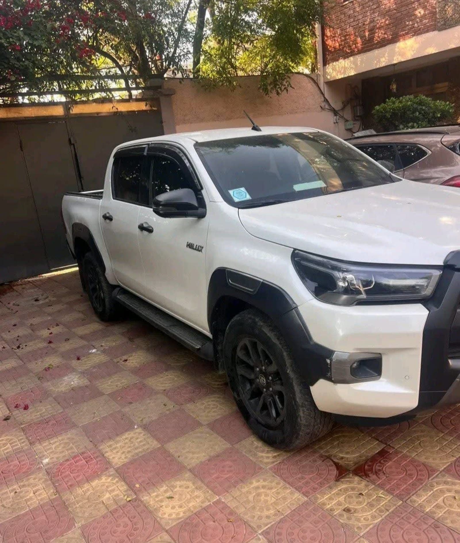 2021 Toyota Hilux Invincible โ photo 2