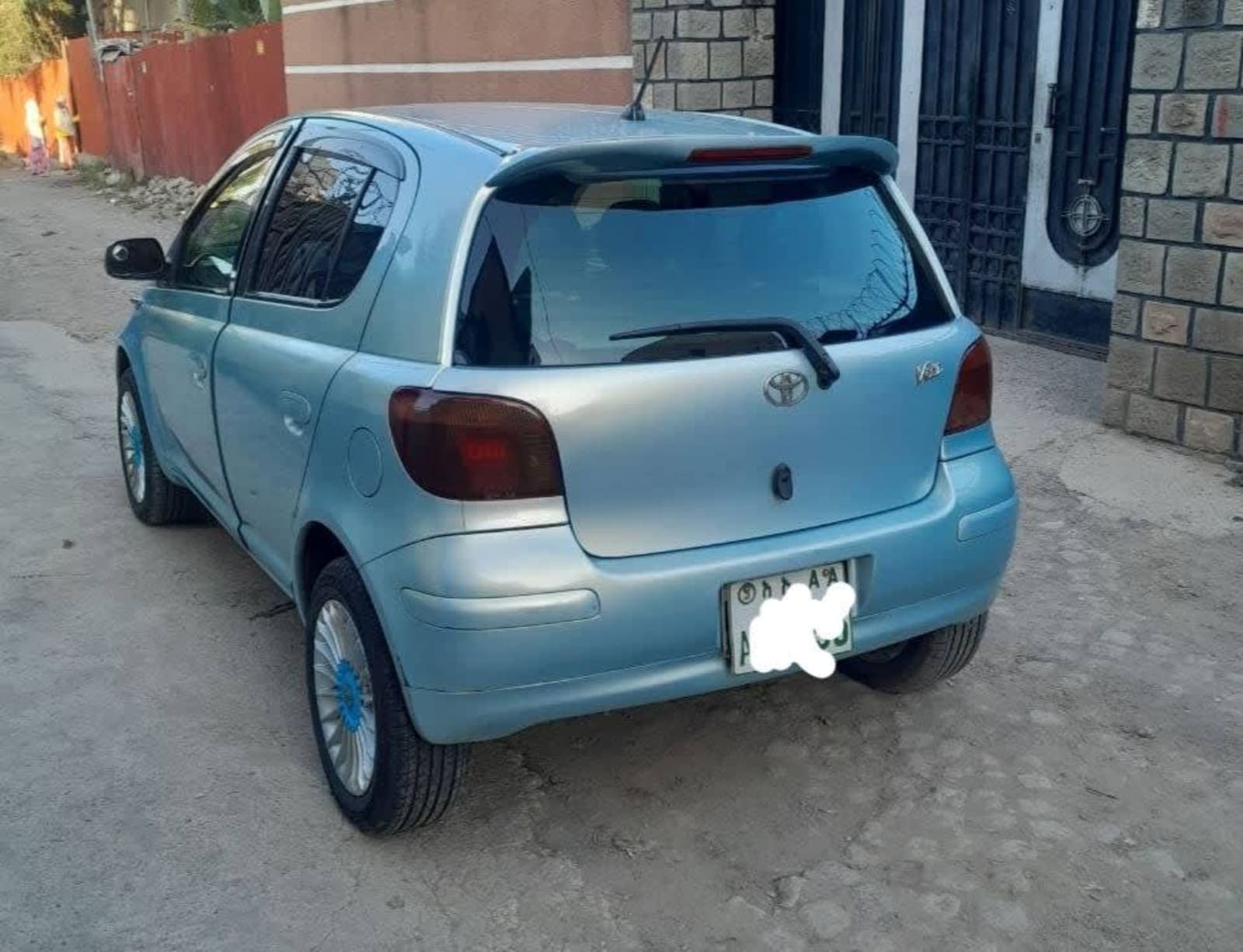 2004 Toyota Vitz — photo 2