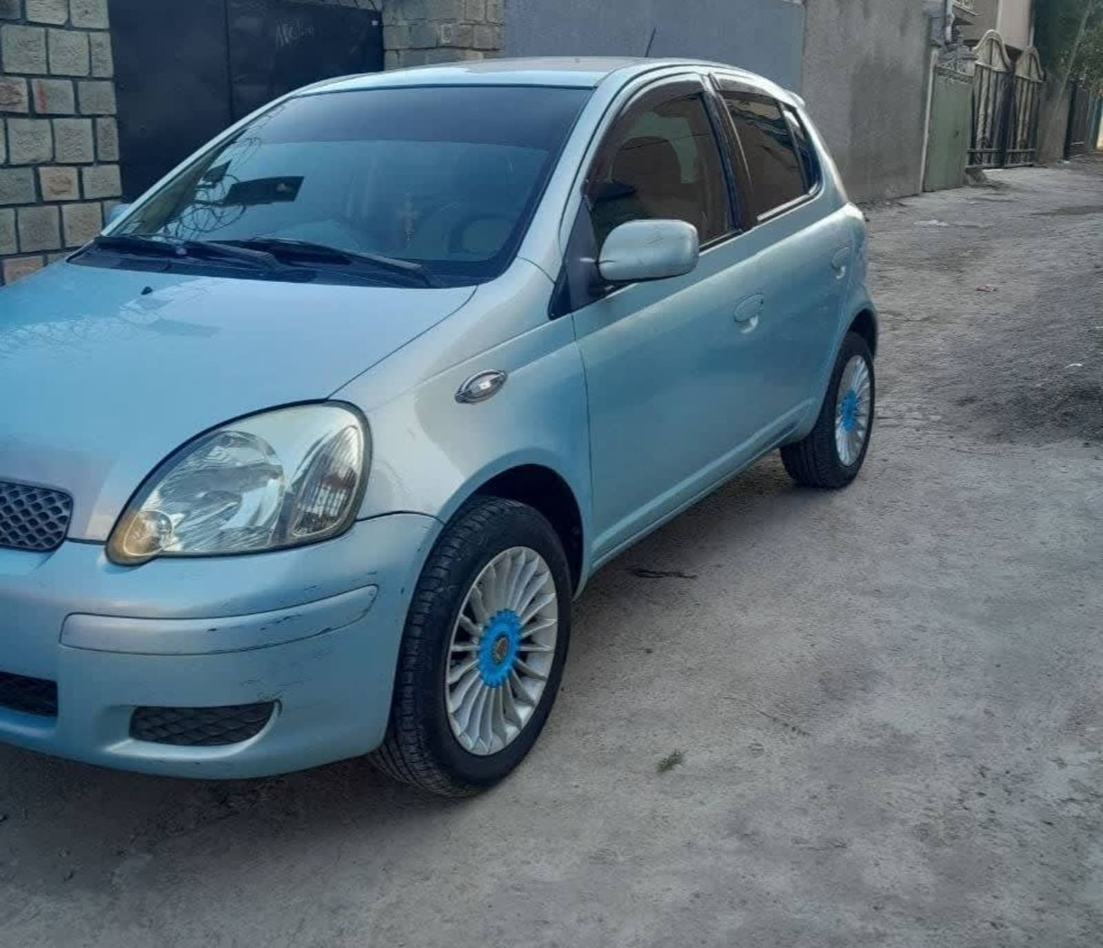 2004 Toyota Vitz — photo 3