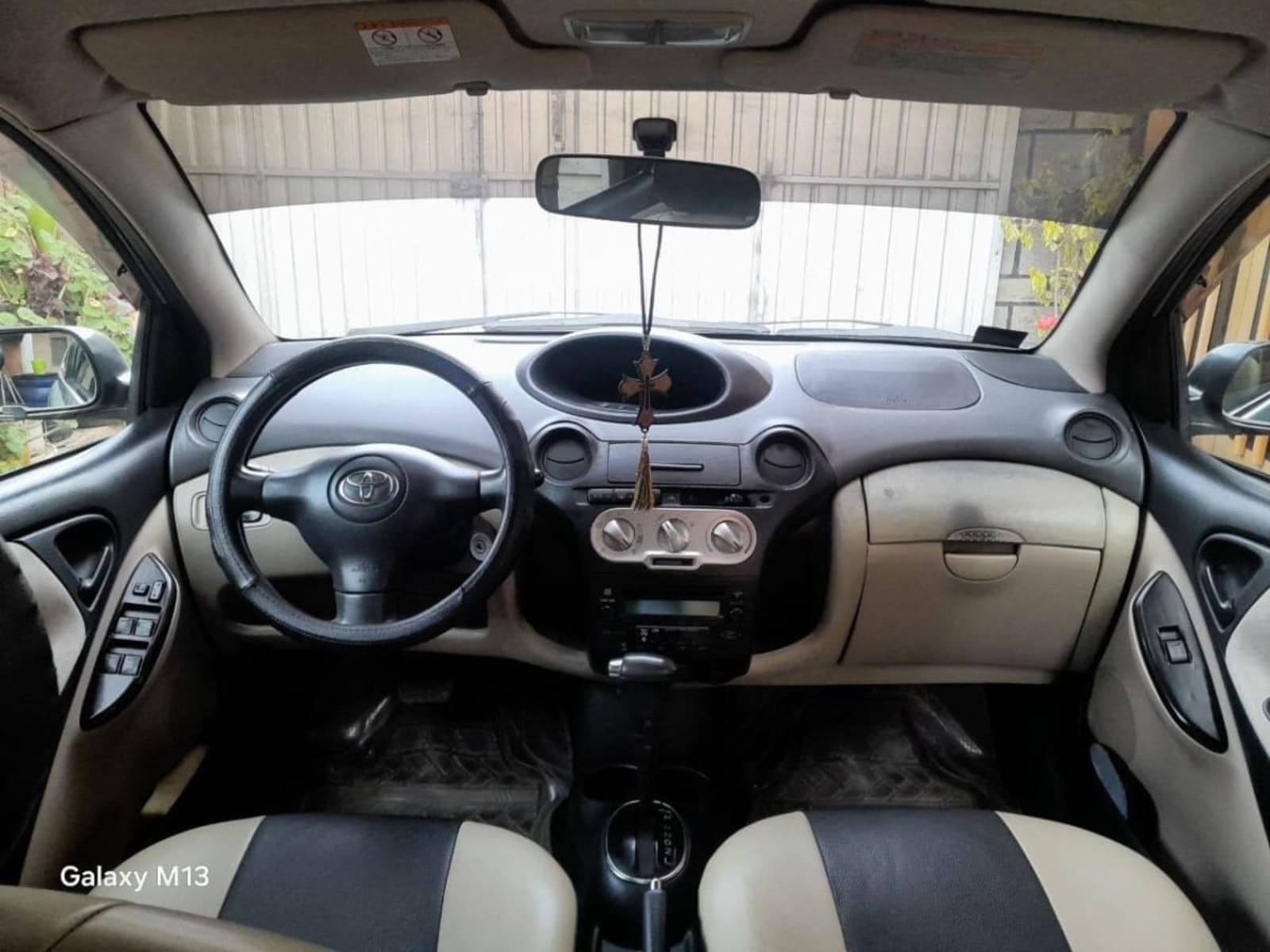 2004 Toyota Vitz — photo 5