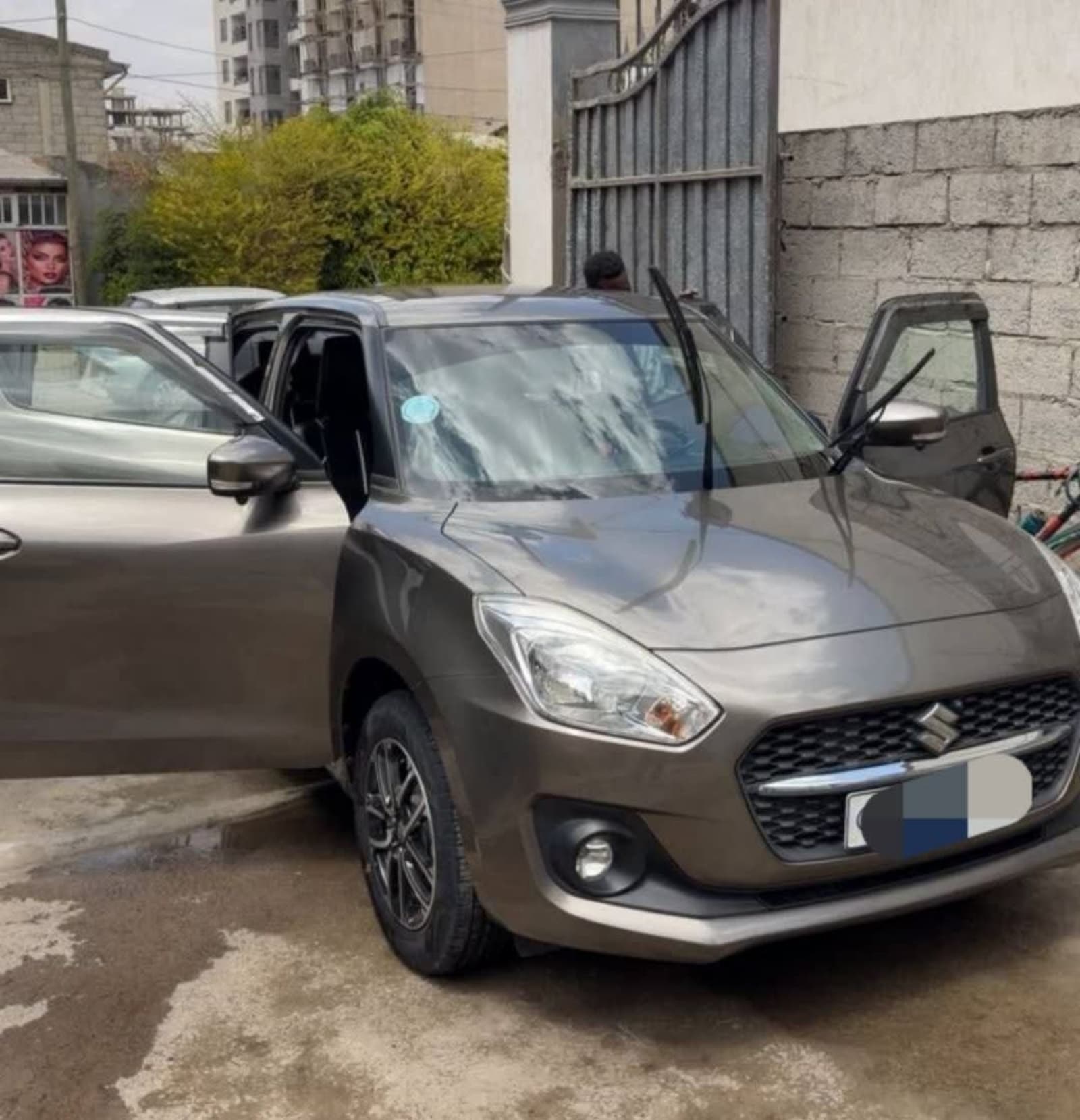 2022 Suzuki Swift — photo 2