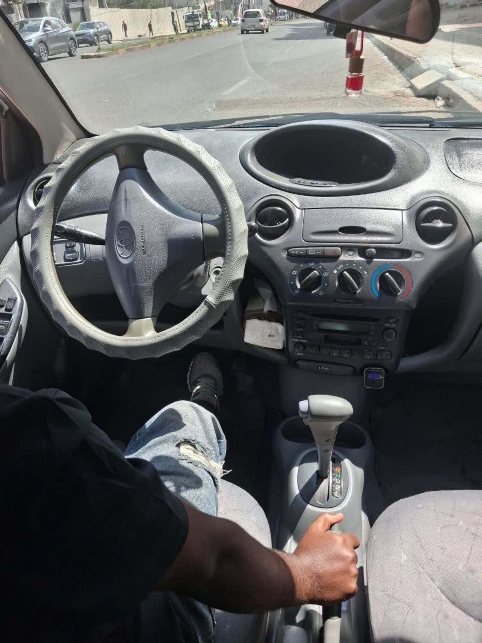 2001 Toyota Vitz — photo 3