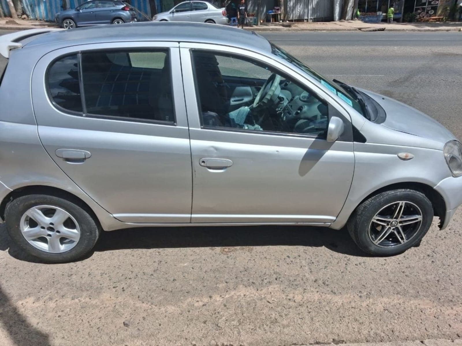 2001 Toyota Vitz — photo 6