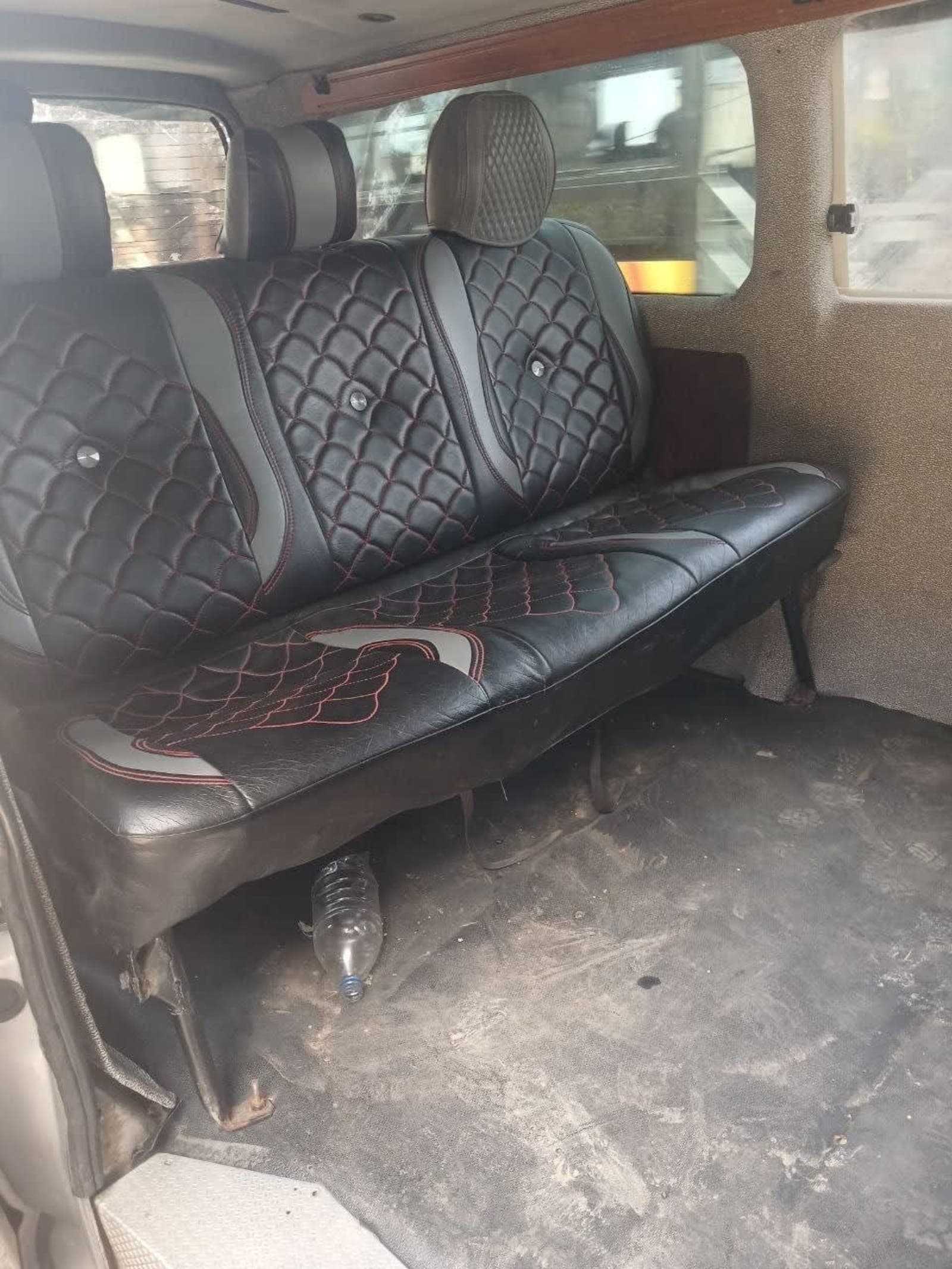 2009 Toyota Hiace Dolphin — photo 2