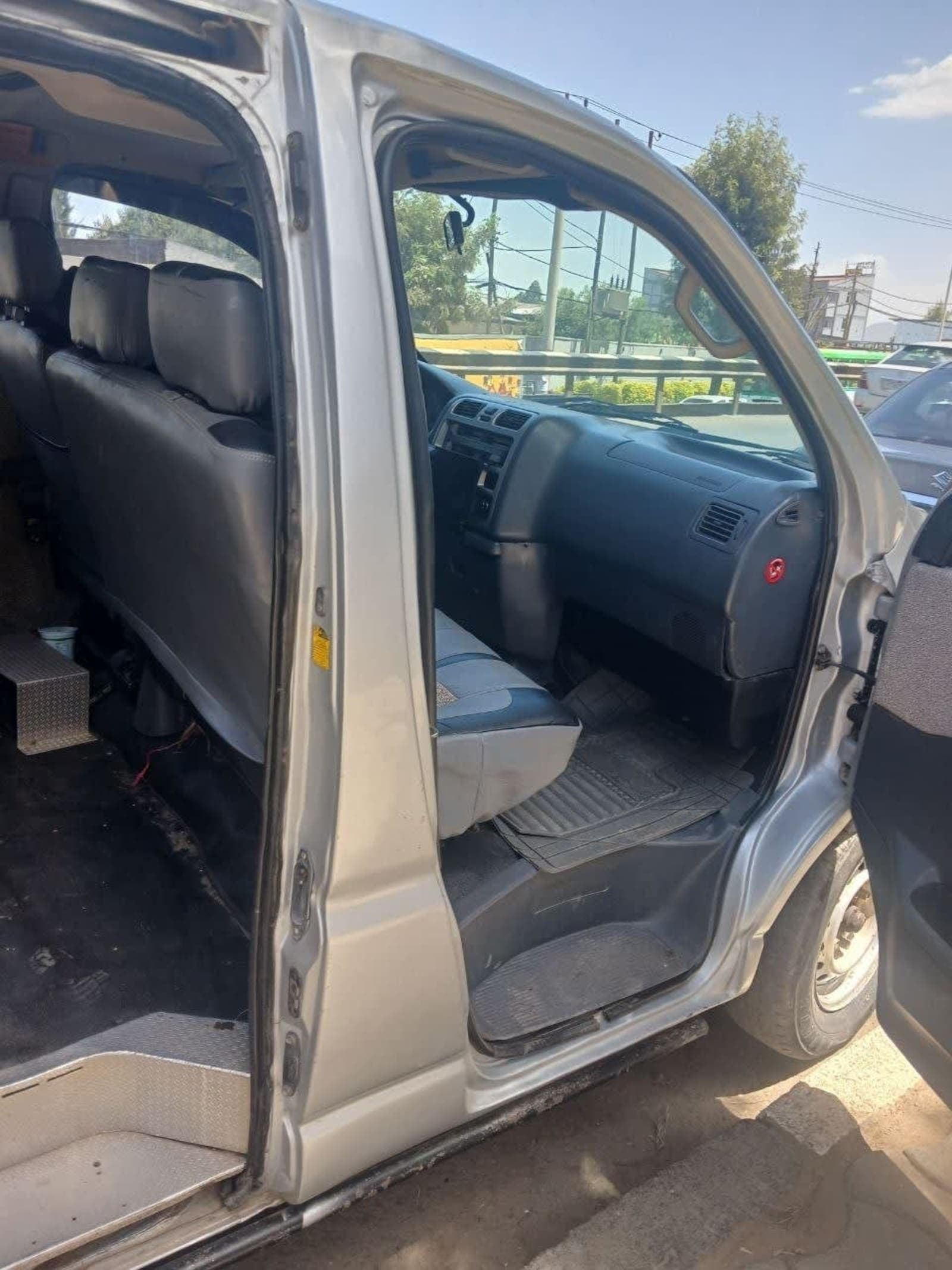 2009 Toyota Hiace Dolphin — photo 4
