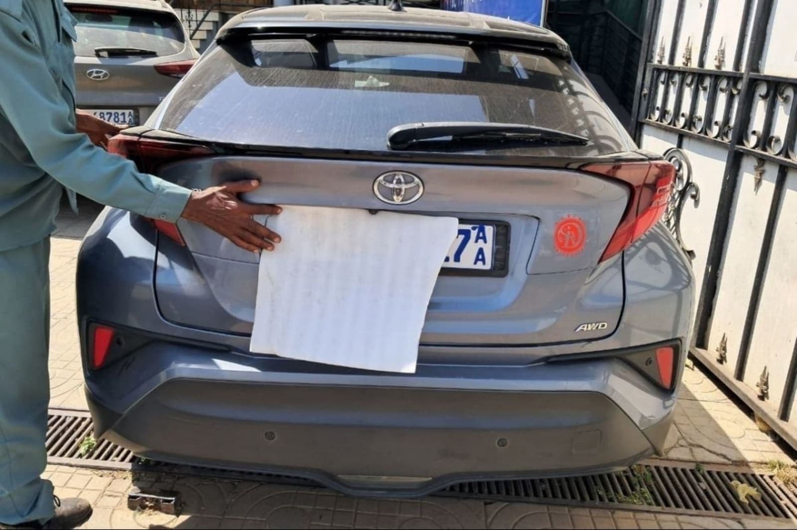 2021 Toyota CHR — photo 2