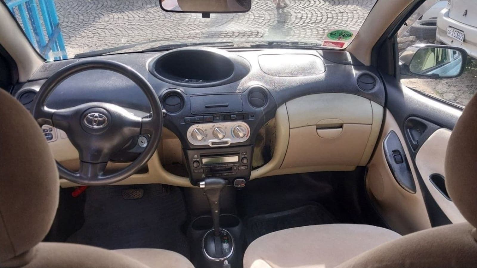 2004 Toyota Vitz — photo 3
