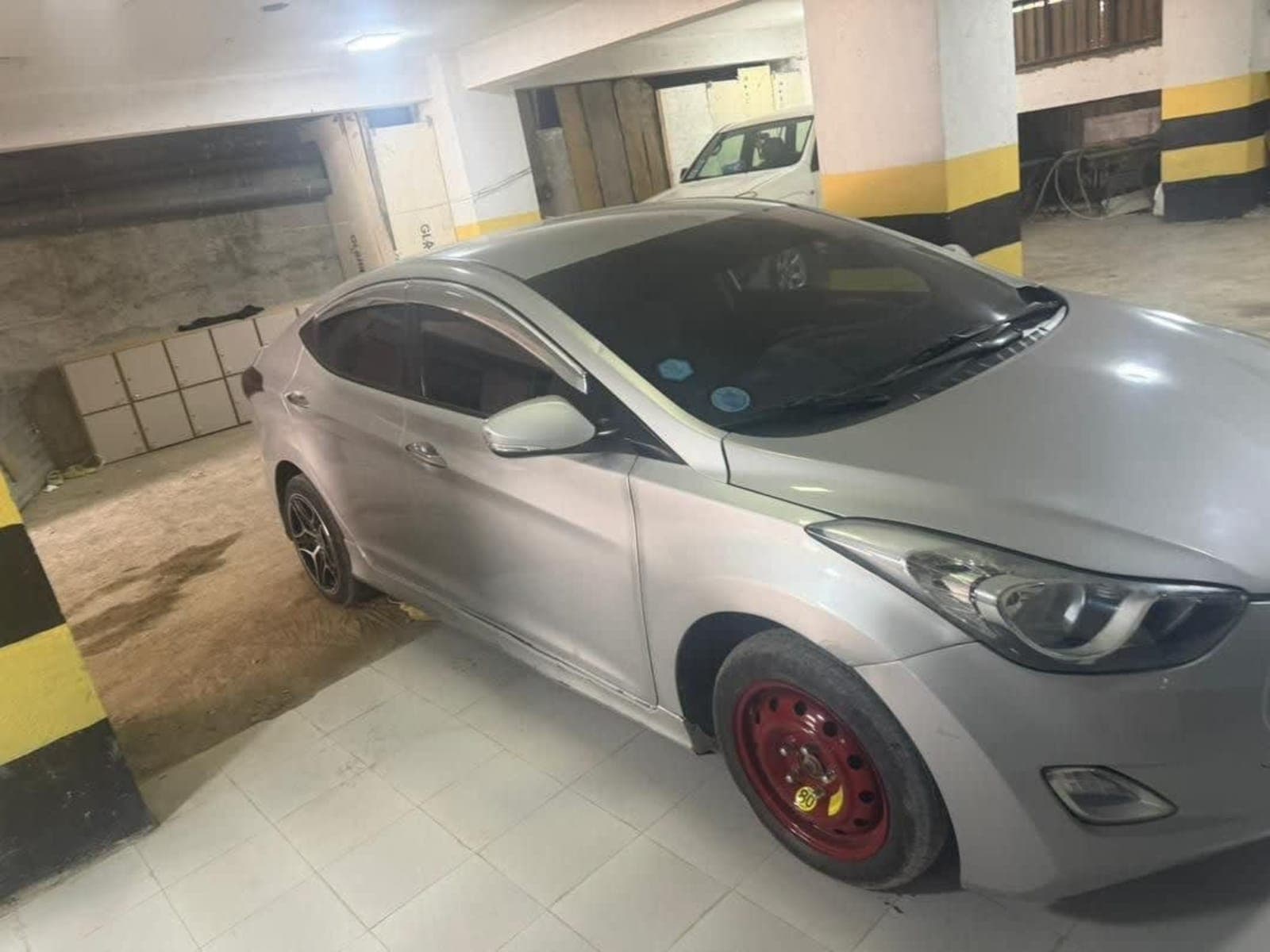 2011 Hyundai Elantra — photo 2
