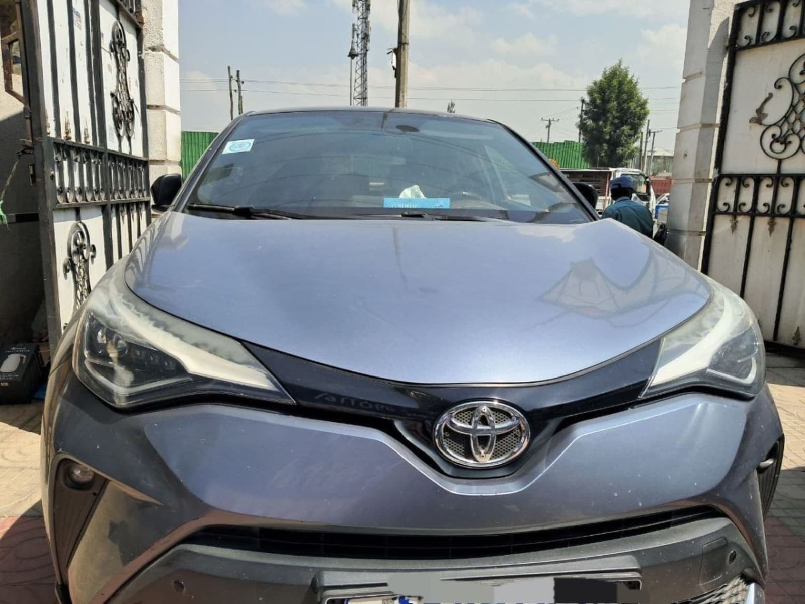 2021 Toyota CHR โ photo 2