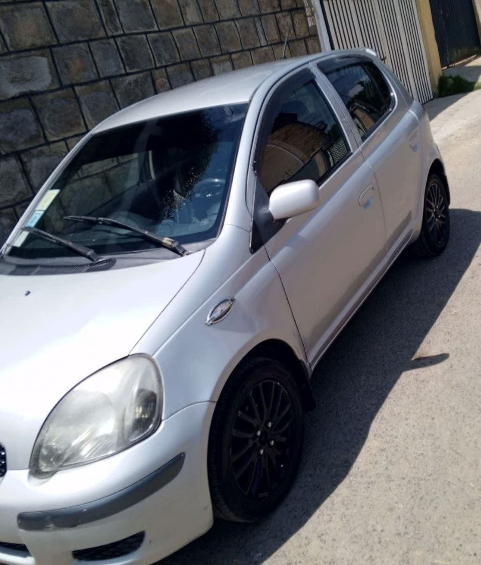 2004 Toyota Vitz — photo 3