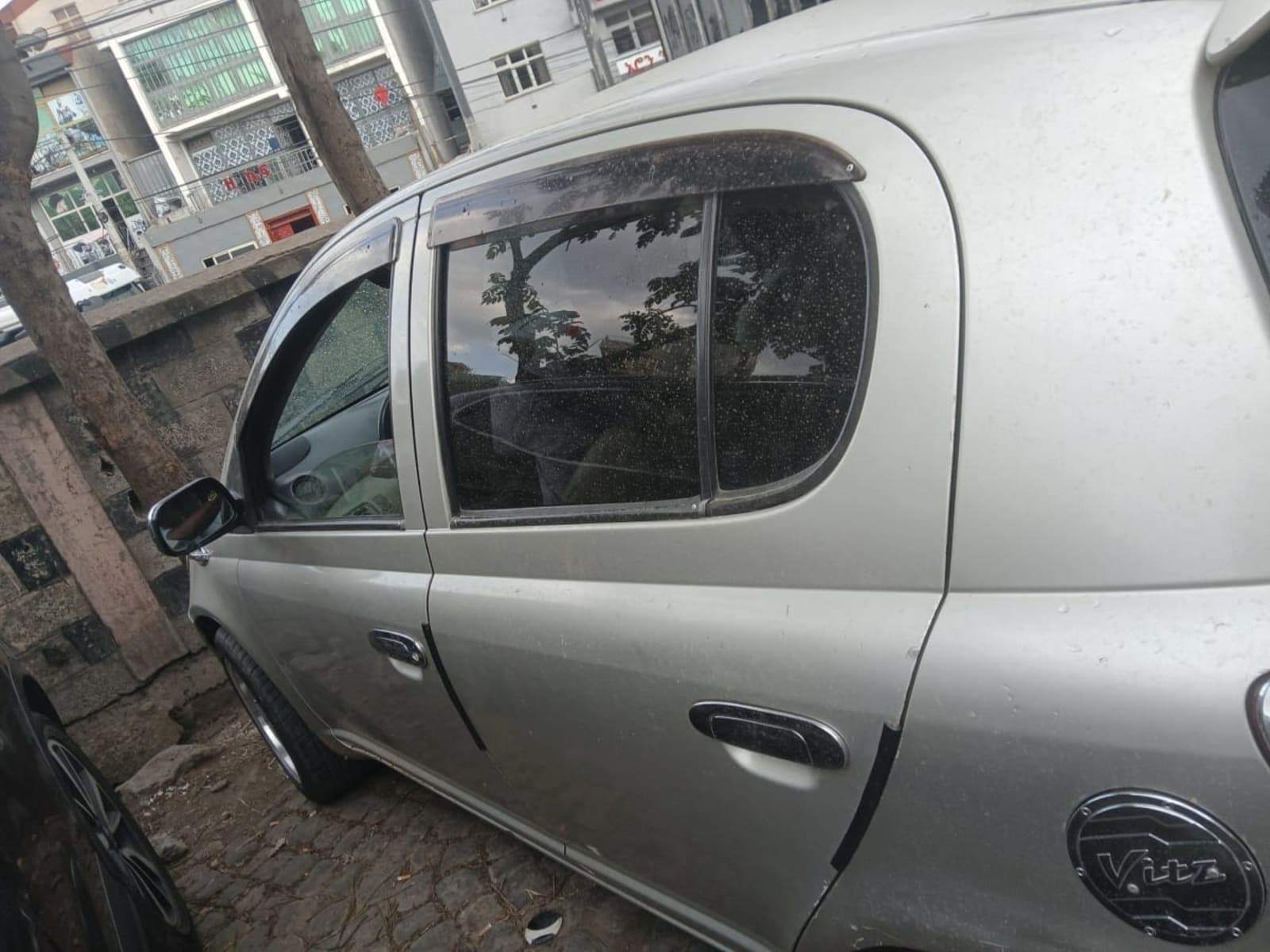 2004 Toyota Vitz โ photo 2