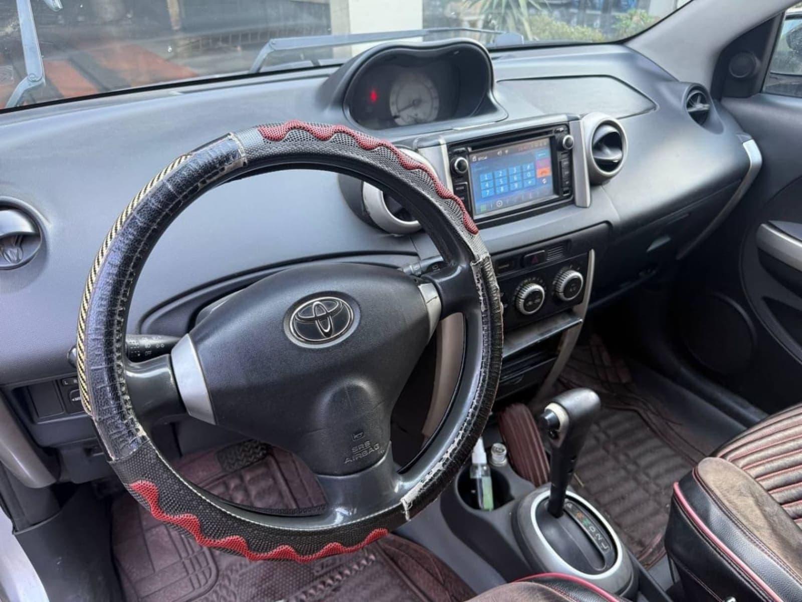 2002 Toyota Corolla ist — photo 2
