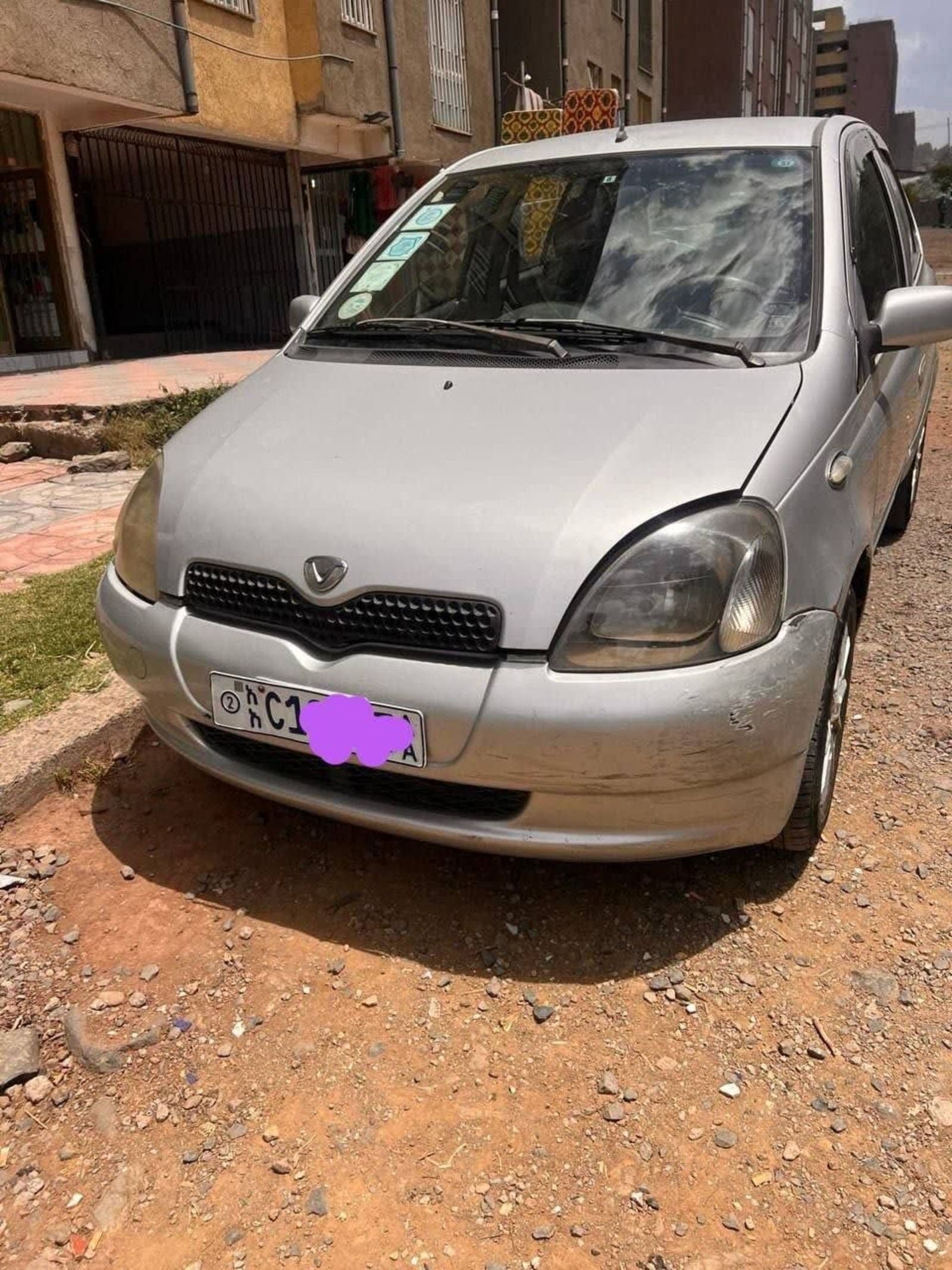 2001 Toyota Vitz — photo 1