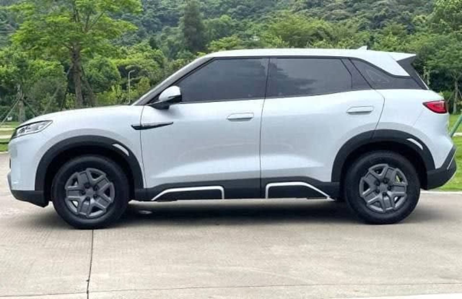 2025 BYD Yuan Up EV 401KM — photo 2