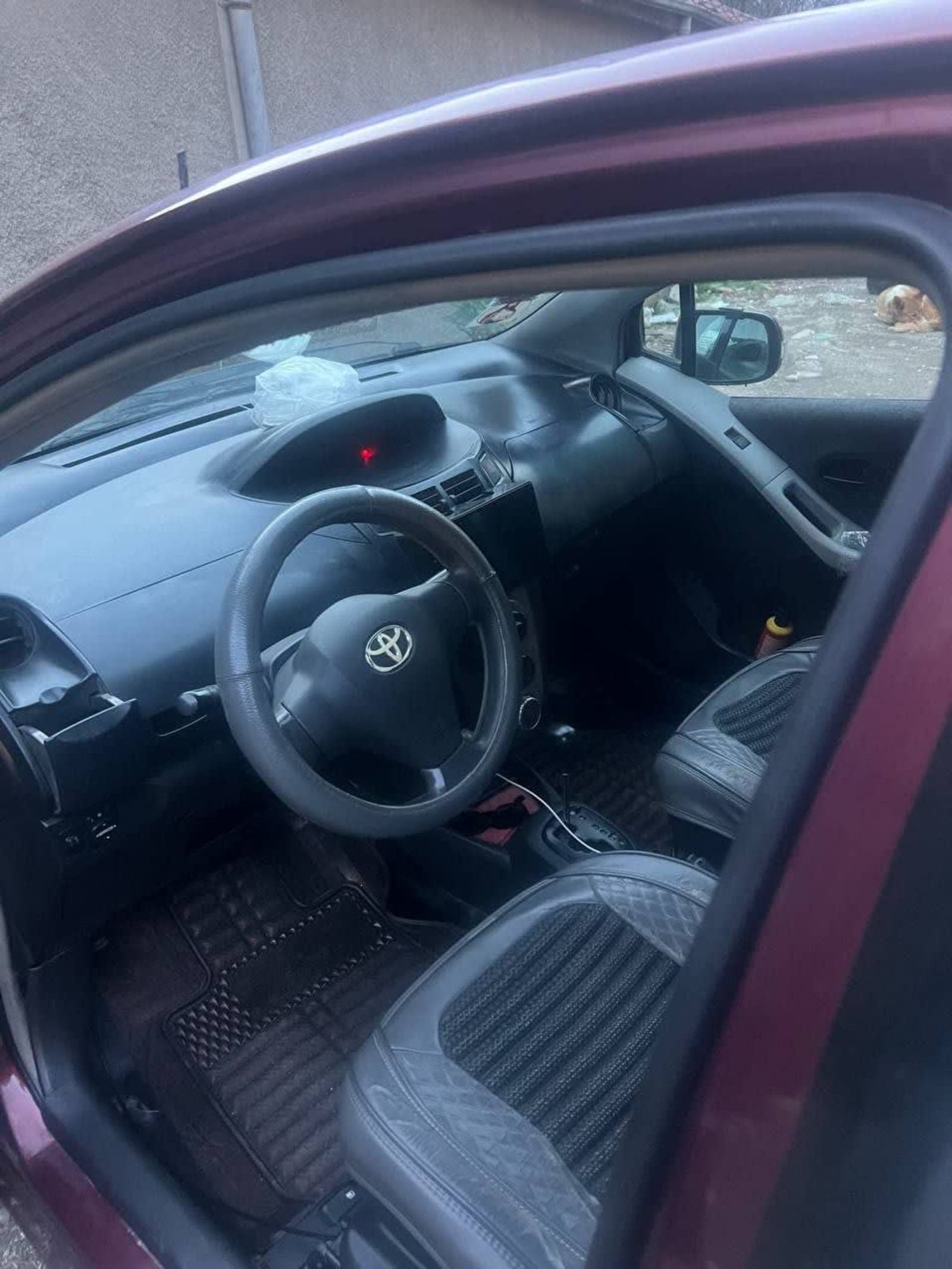 2010 Toyota Compact Yaris — photo 5