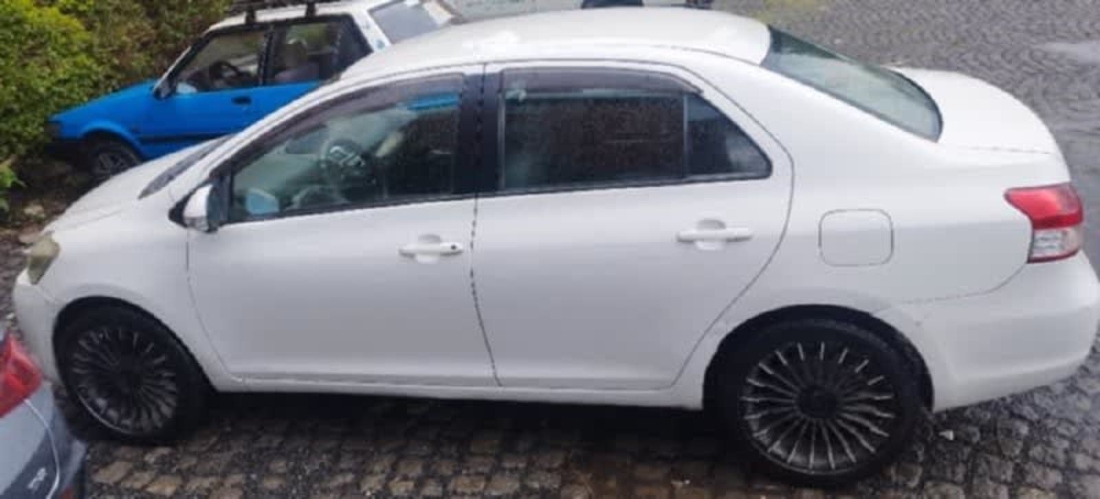 2010 Toyota Belta — photo 5