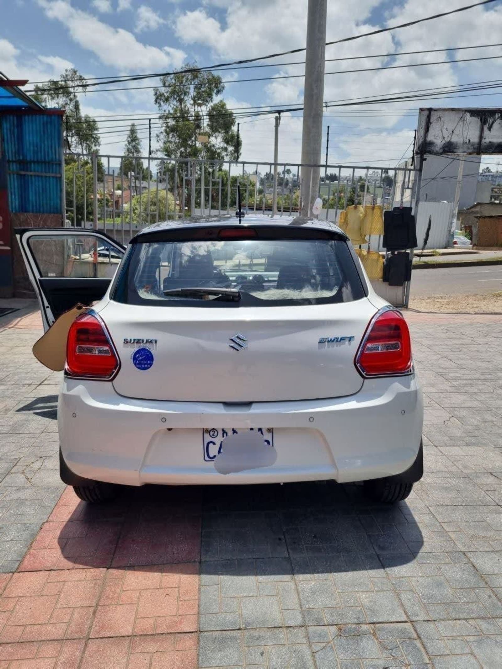 2022 Suzuki Swift — photo 3