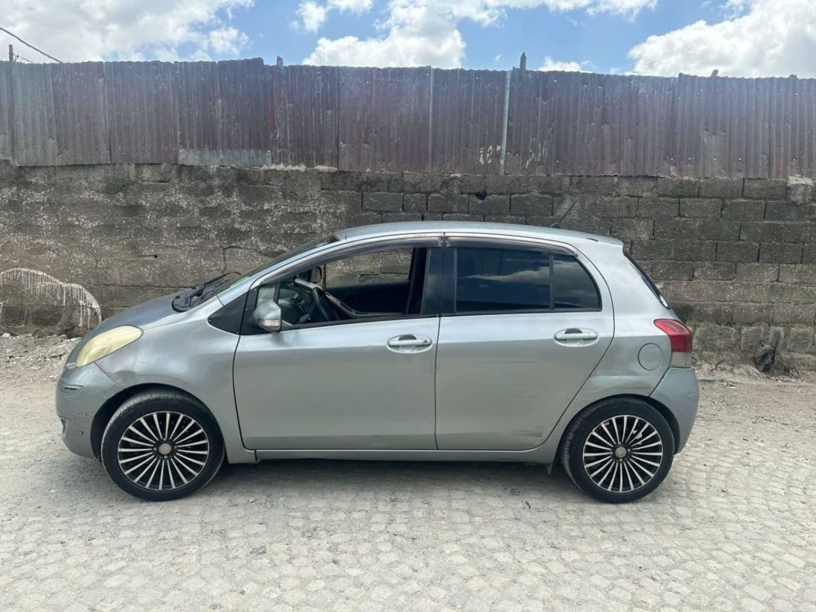 2010 Toyota Yaris — photo 6