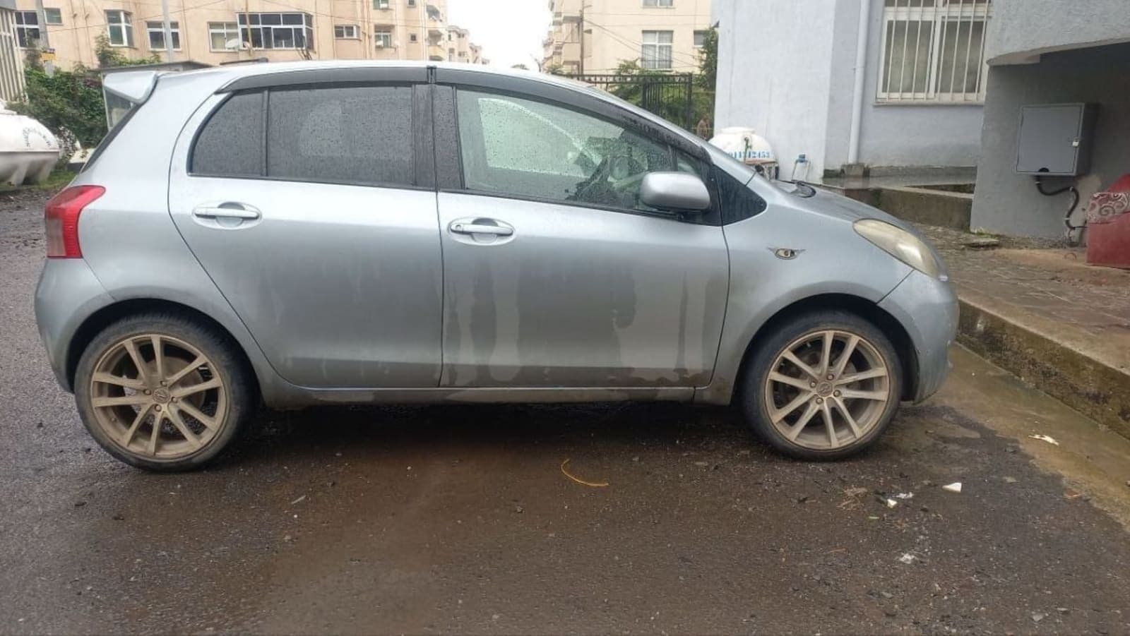 2007 Toyota Yaris Compact — photo 2
