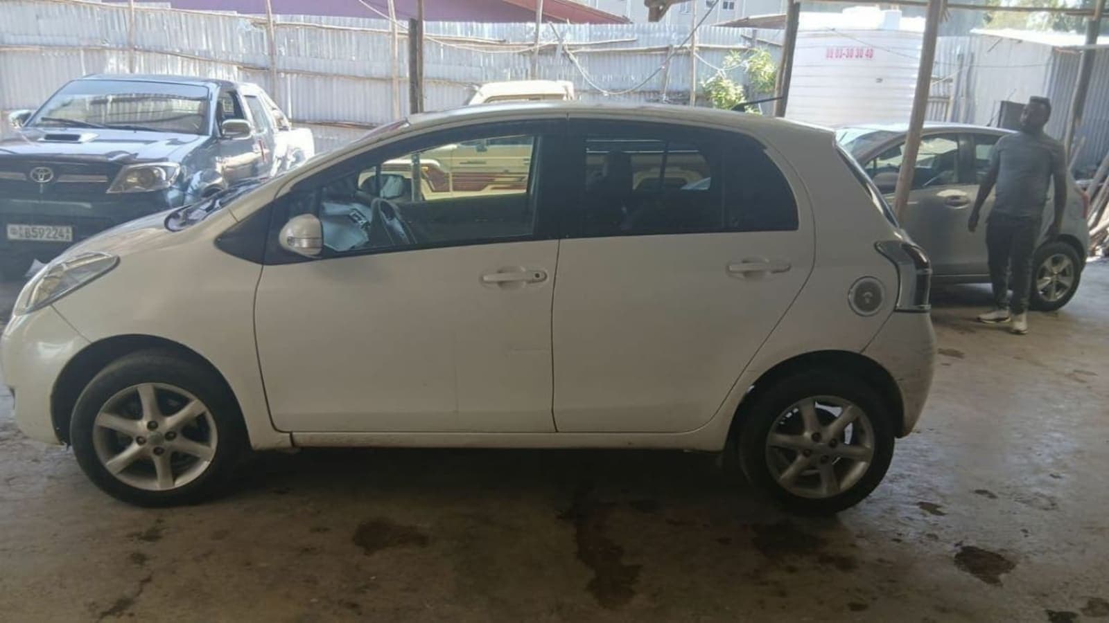 2008 Toyota Yaris compact โ photo 2