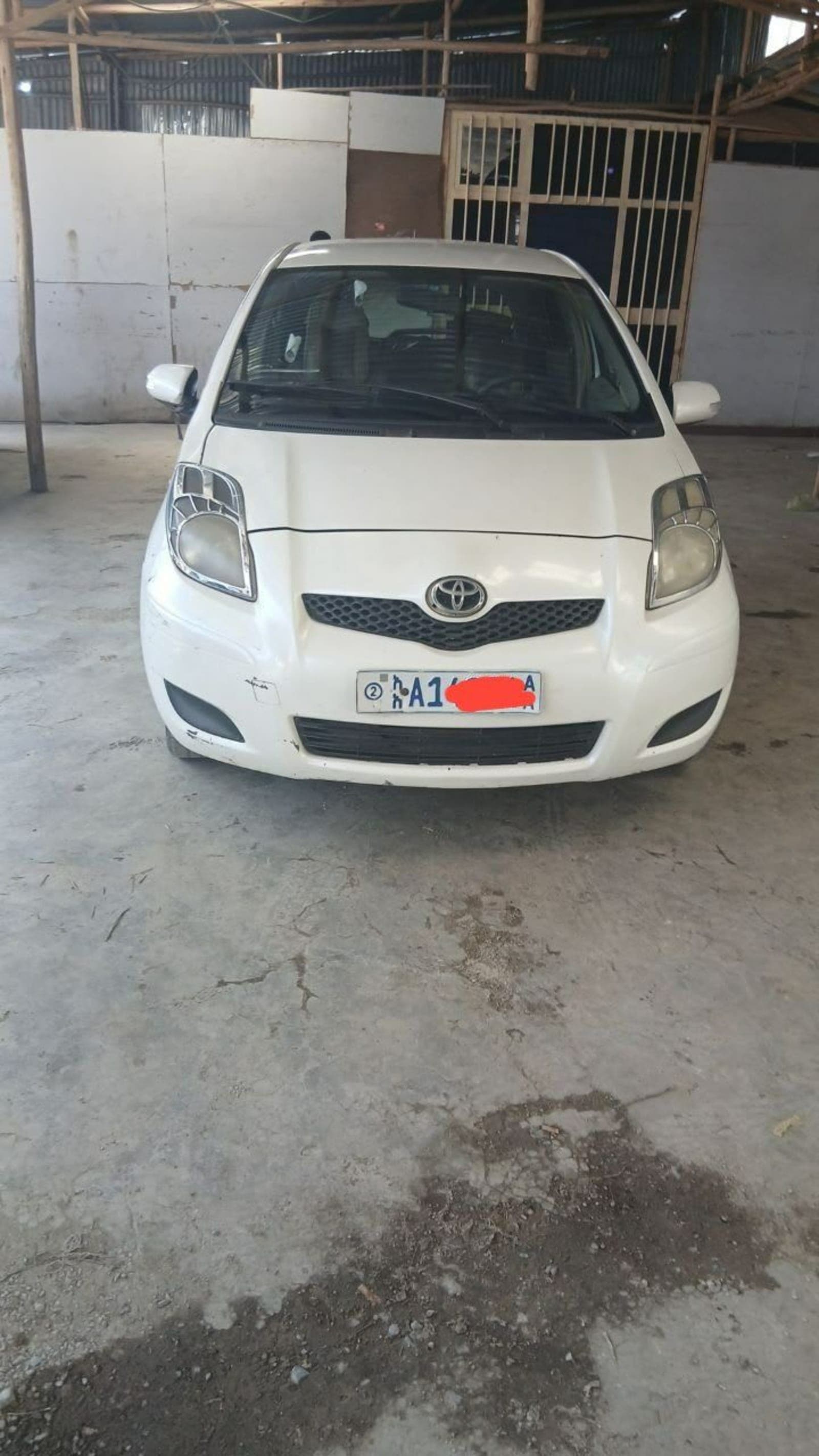 2008 Toyota Yaris compact โ photo 3