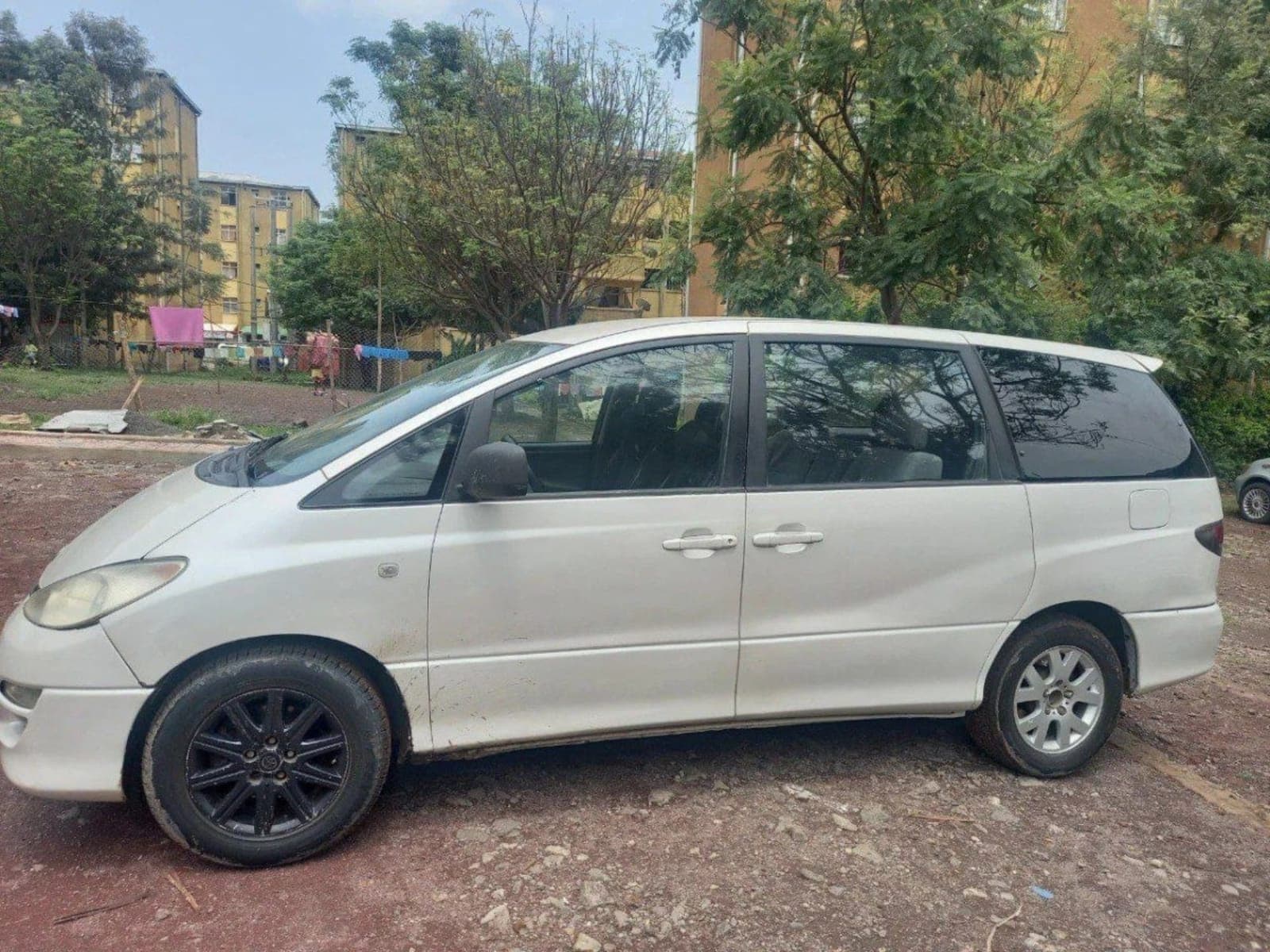 2003 Toyota Previa — photo 2