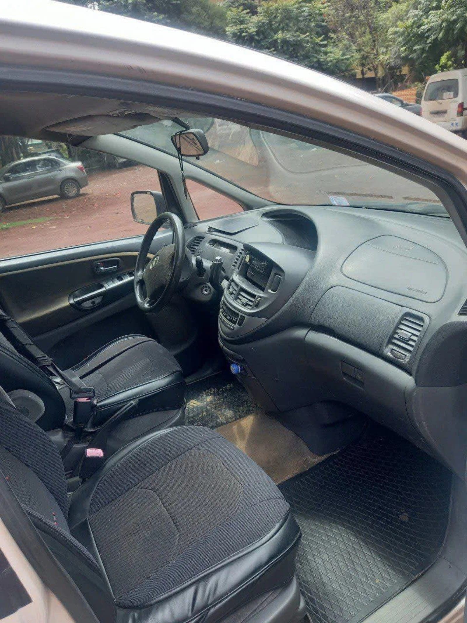 2003 Toyota Previa — photo 5