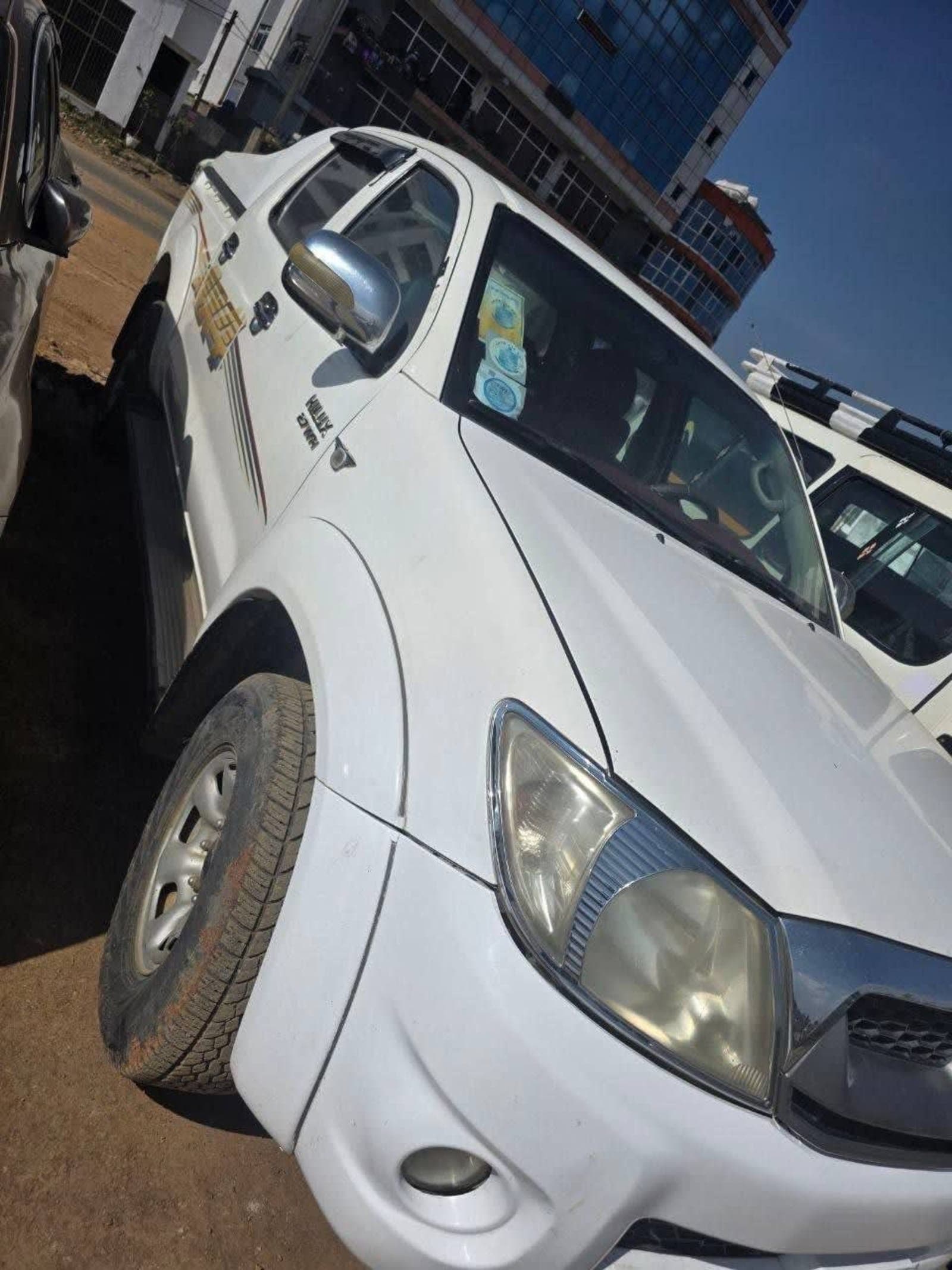 2010 Toyota Hilux Double Cab — photo 2