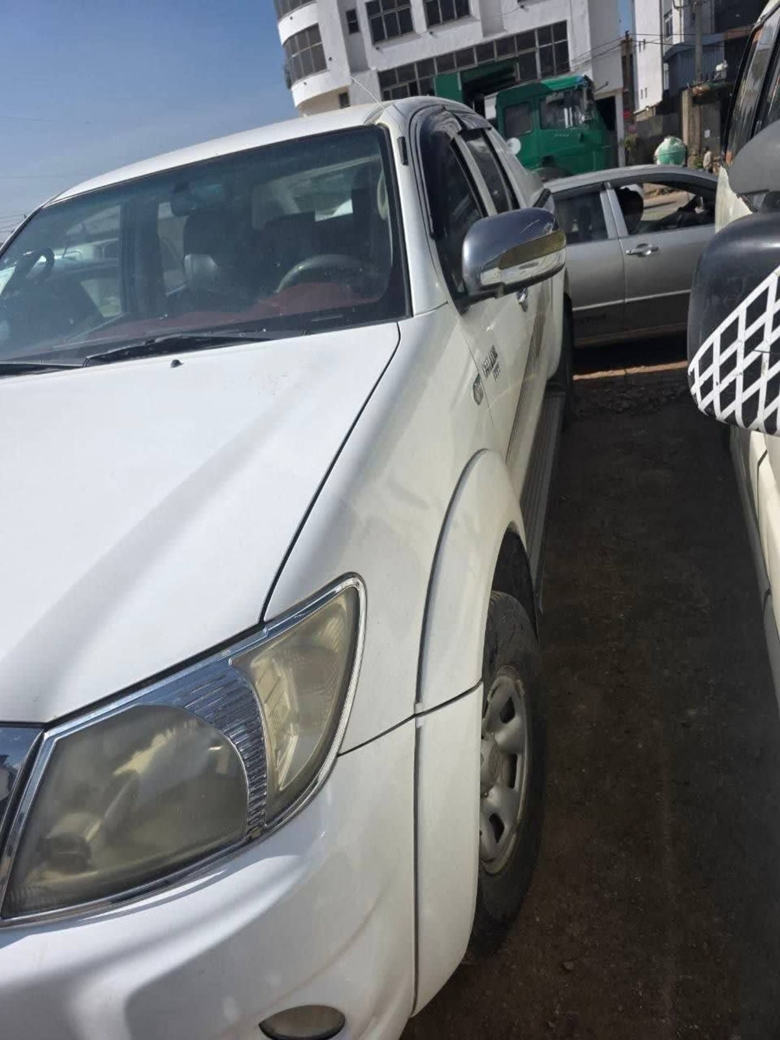 2010 Toyota Hilux Double Cab — photo 3