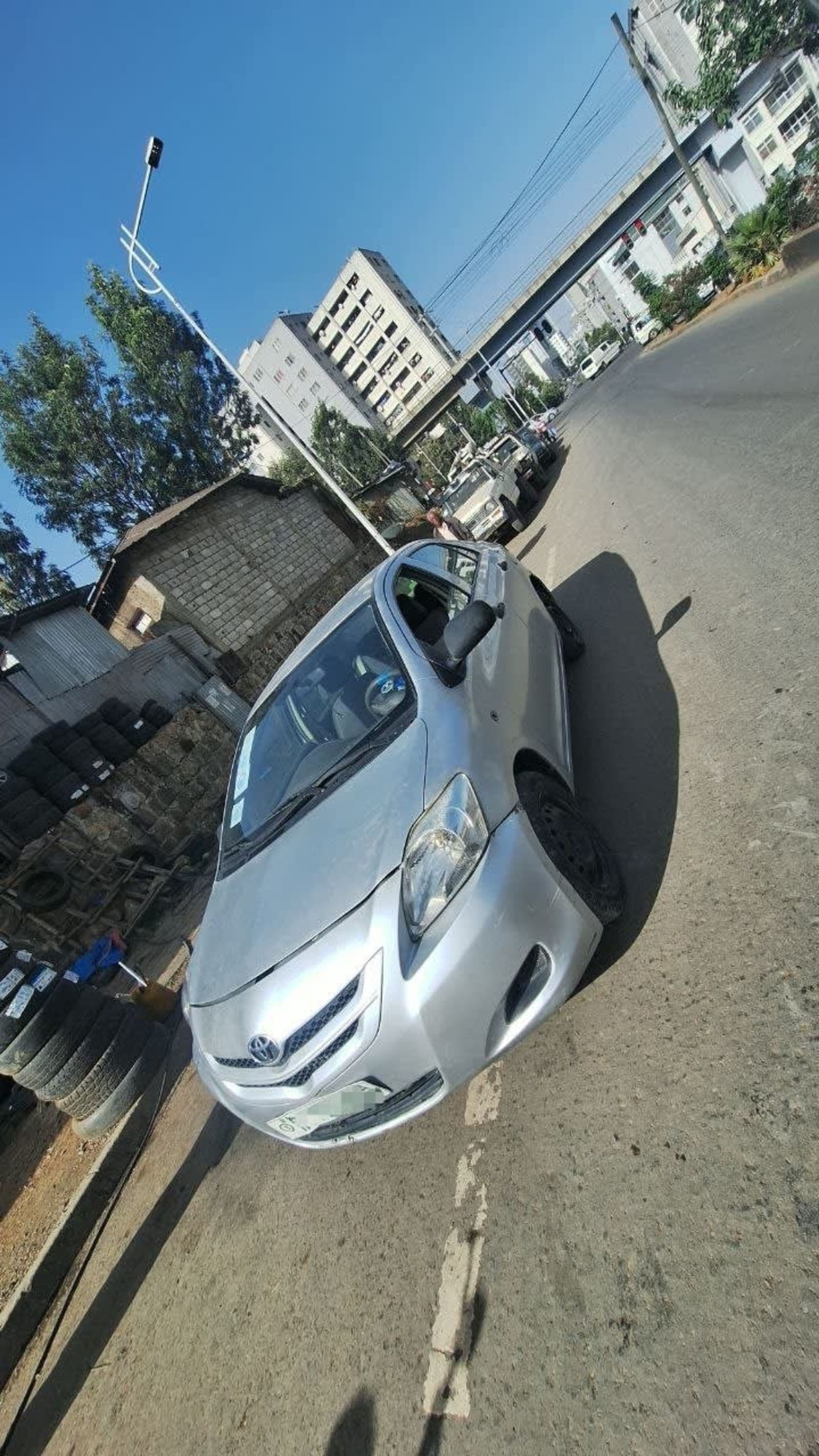2011 Toyota Yaris Sedan — photo 4